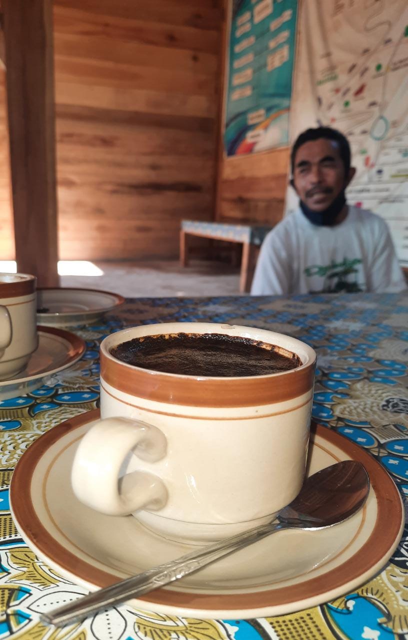 Sumadi dan Kopi Kare di Kedai Lelang