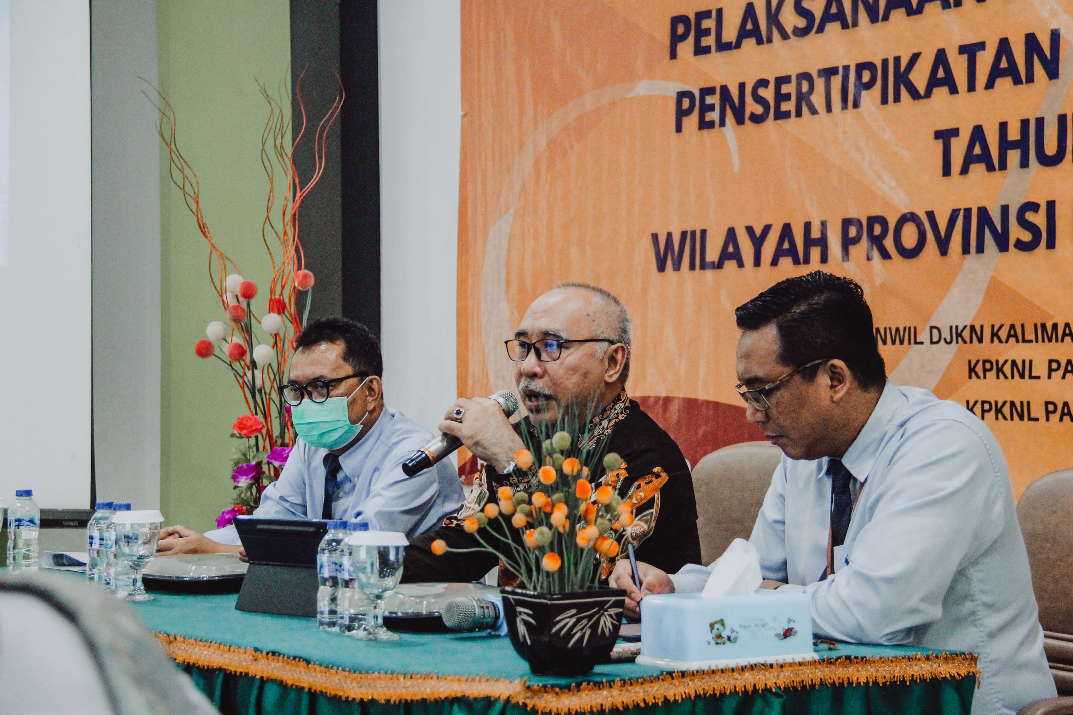 Kunjungan Kerja ke KPKNL Pangkalan Bun, Sekda Kab. Kotawaringin Barat serta Pelaku UMKM Kaos Kawal dan Kopi Kahawa