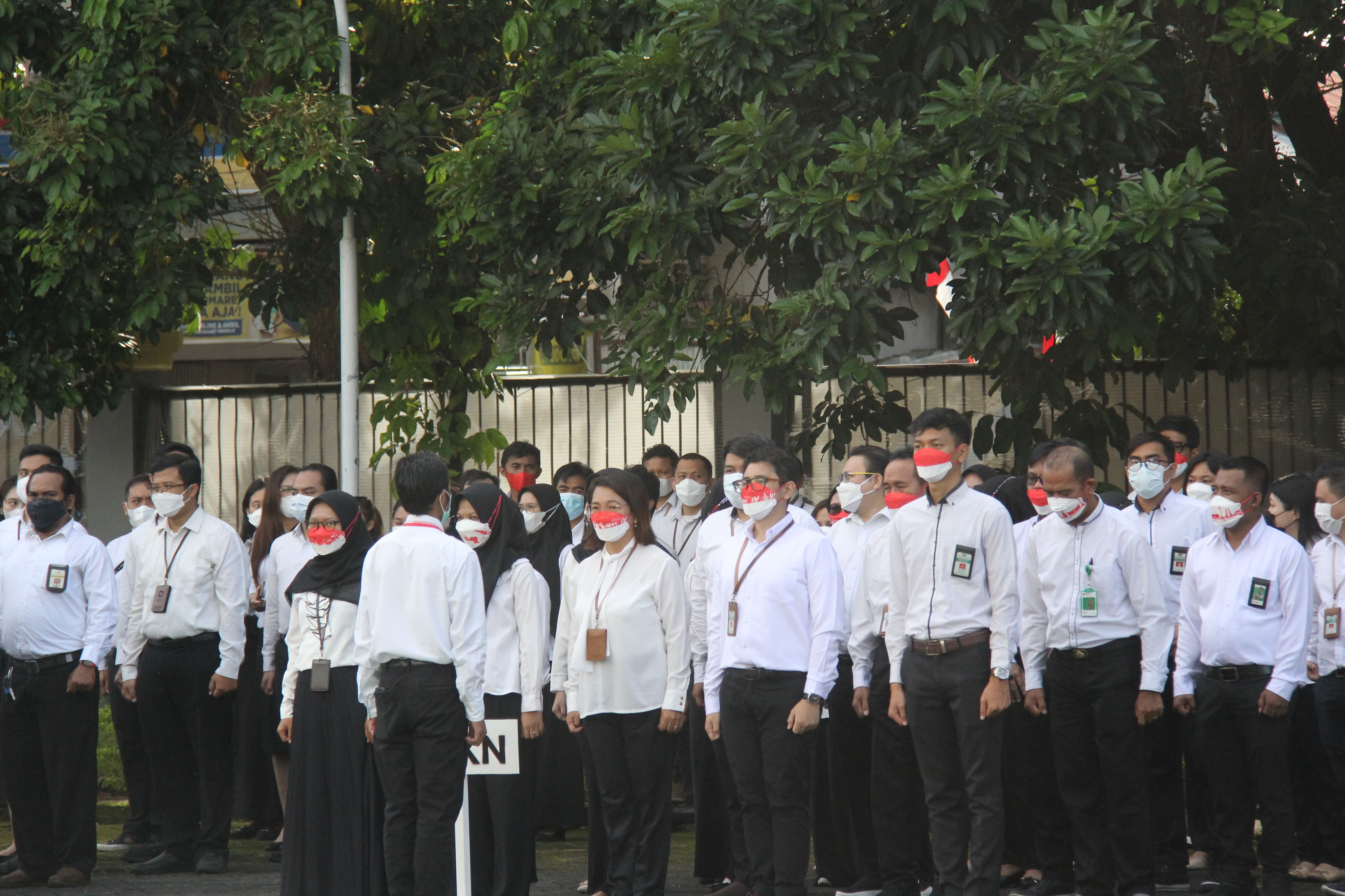 Peringati Hari Kemerdekaan, Kemenkeu Sulut Selenggarakan Upacara Pengibaran Bendera HUT Ke-77 RI