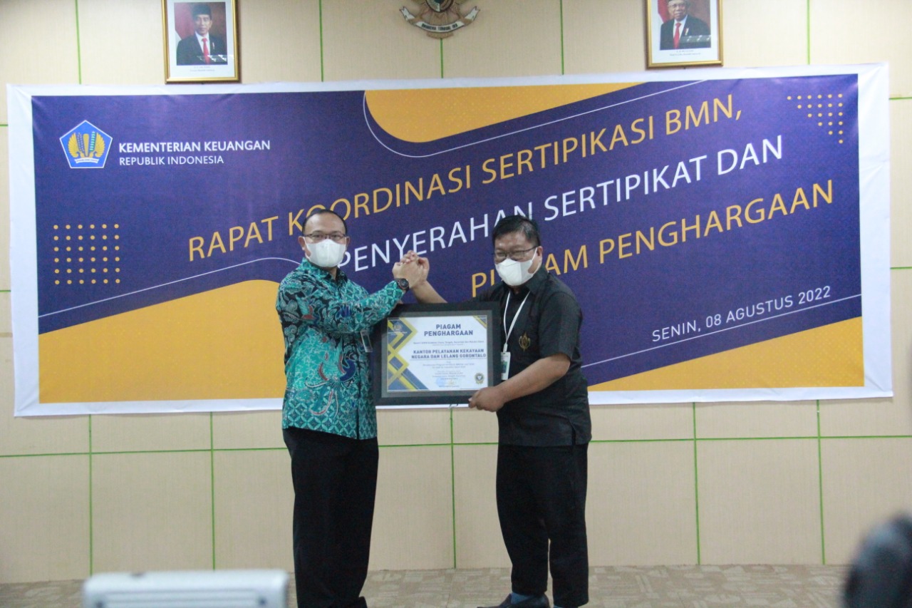 Selesaikan Sertipikasi BMN Tercepat se-Indonesia, KPKNL Gorontalo Raih Penghargaan