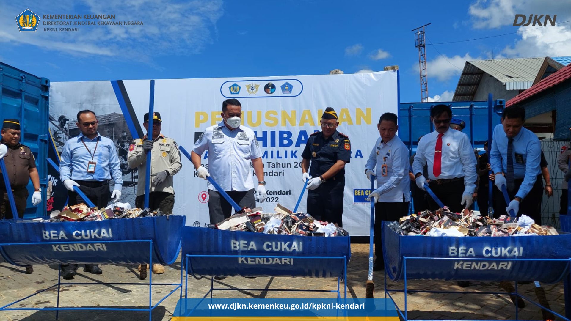 KPKNL Kendari Hadiri Serah Terima Hibah dan Pemusnahan Hasil Sitaan KPPBC Kendari