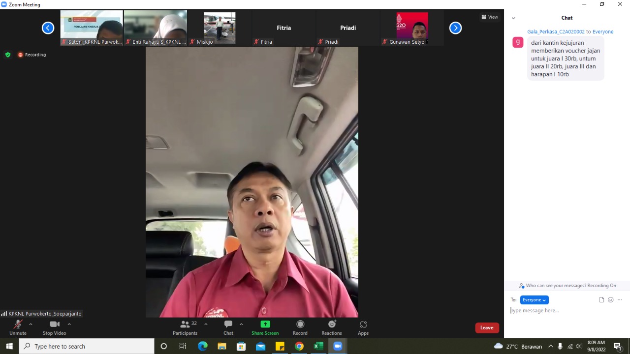 Apresiasi Kinerja PPNPN, Kepala KPKNL Purwokerto Berikan Penghargaan Kepada PPNPN Berprestasi