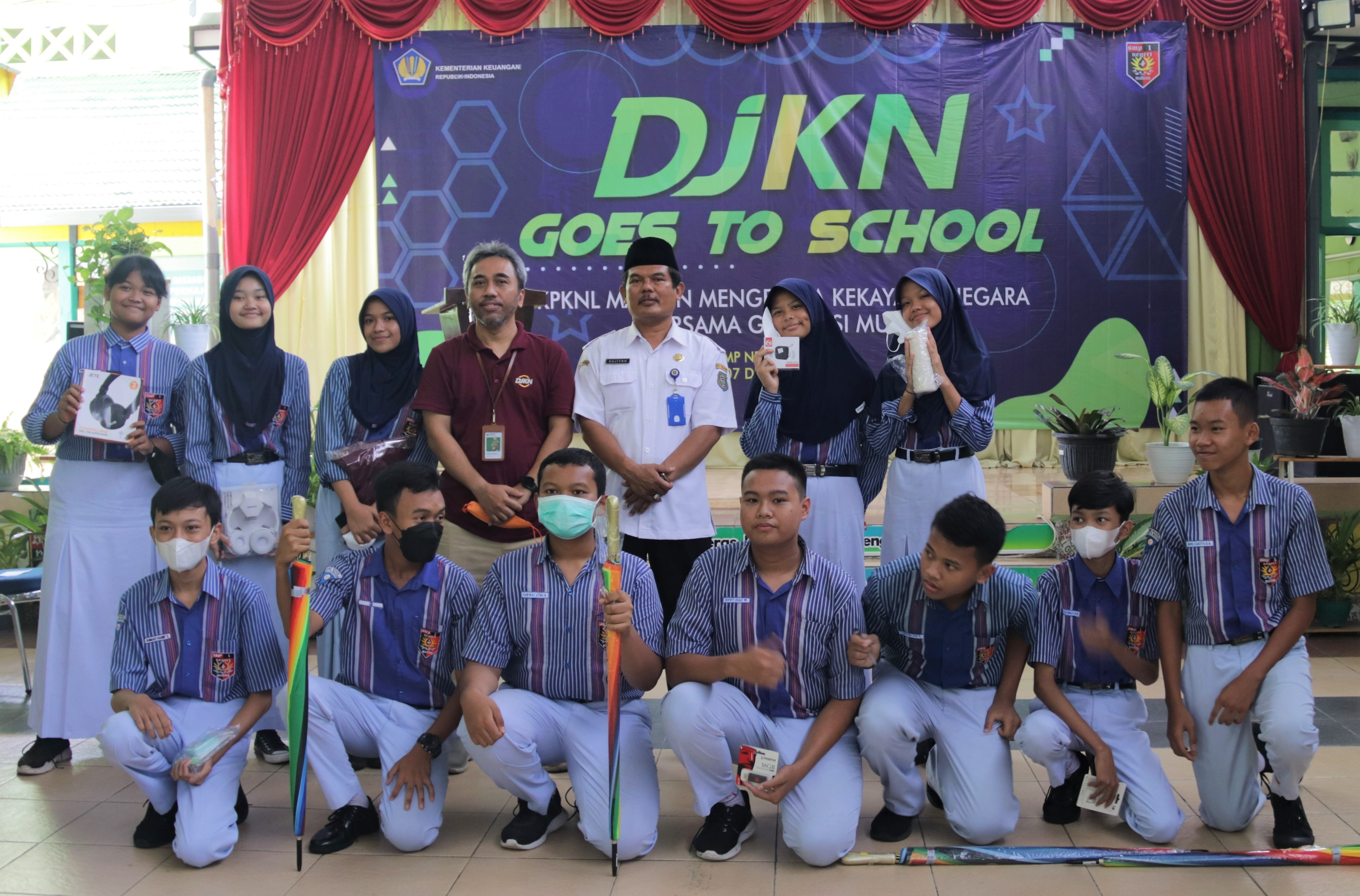 DJKN Goes To School SMP Negeri 1 Madiun:  Mengenalkan Tusi  DJKN sebagai Pengelola Aset Negara kepada Generasi Z 