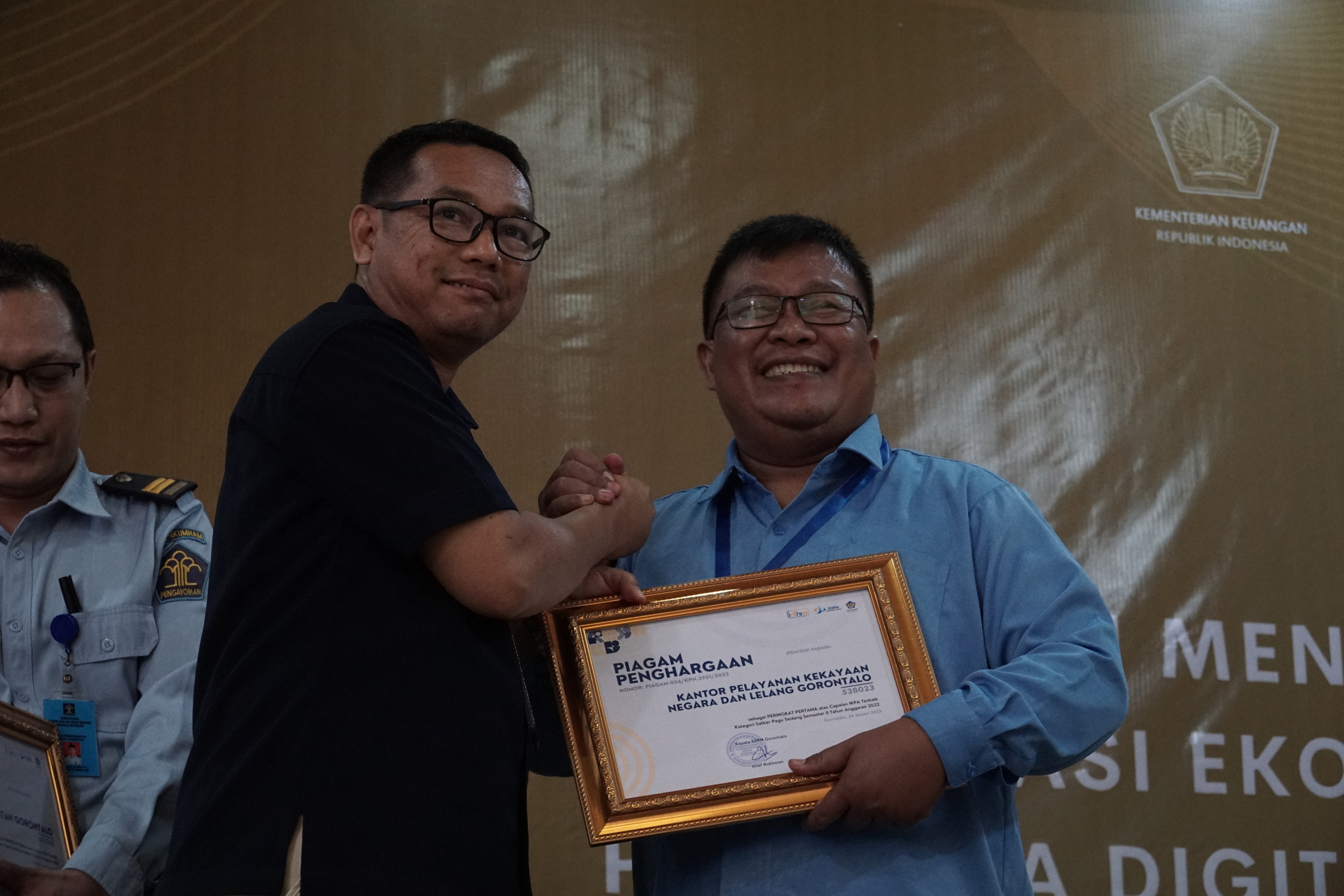 KPKNL Gorontalo Kembali Raih Dua Penghargaan KPPN Gorontalo Awards