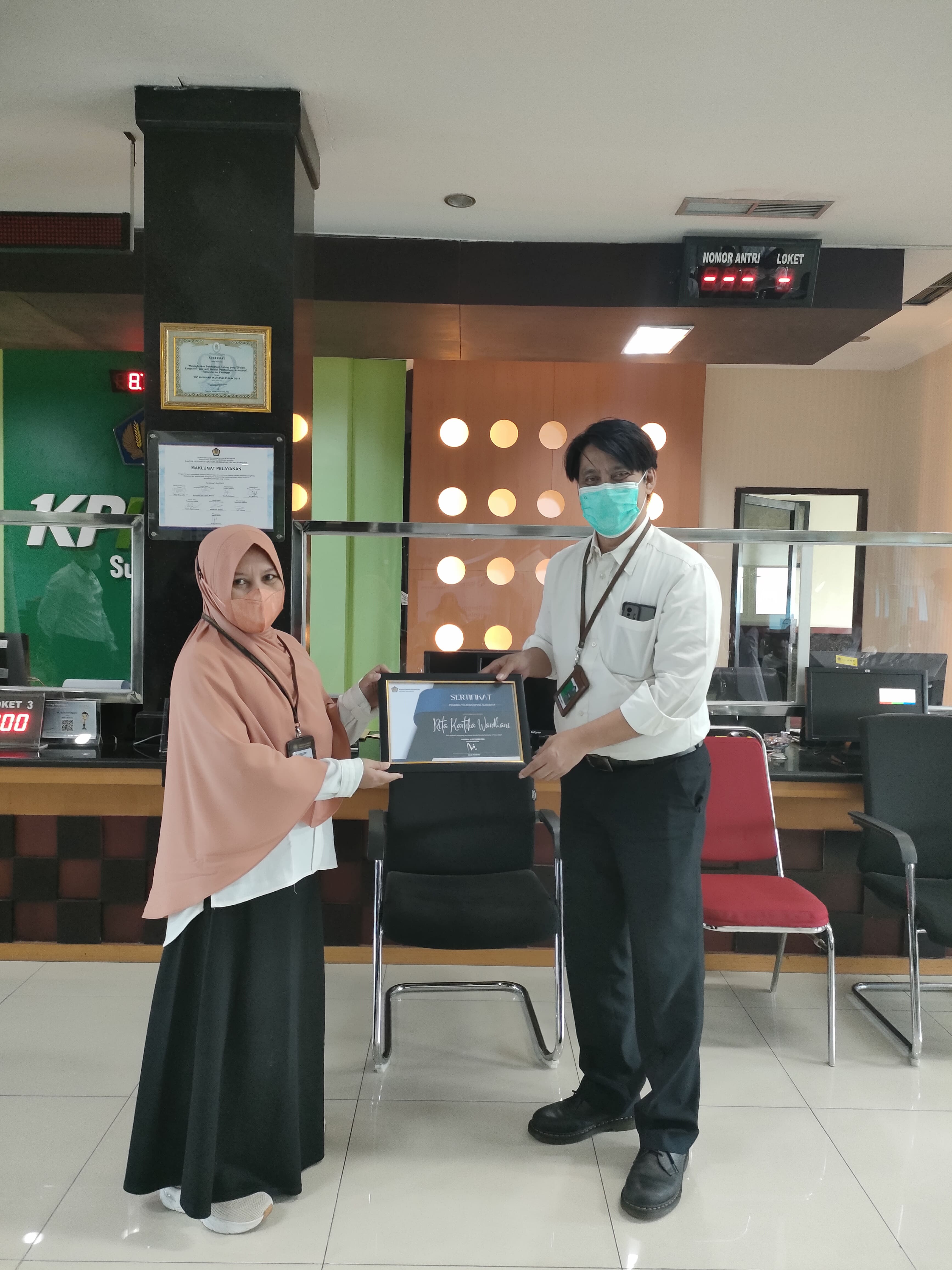 Penghargaan Pegawai Teladan KPKNL Surabaya Periode Semester I dan II 2022