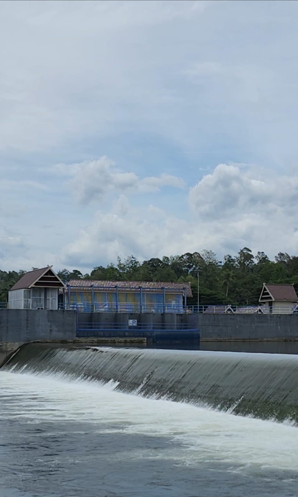 Publikasi Aset Proyek Strategis Nasional (PSN), Tim Humas KPKNL Palopo Liput Bendung dan Jaringan Irigasi Baliase
