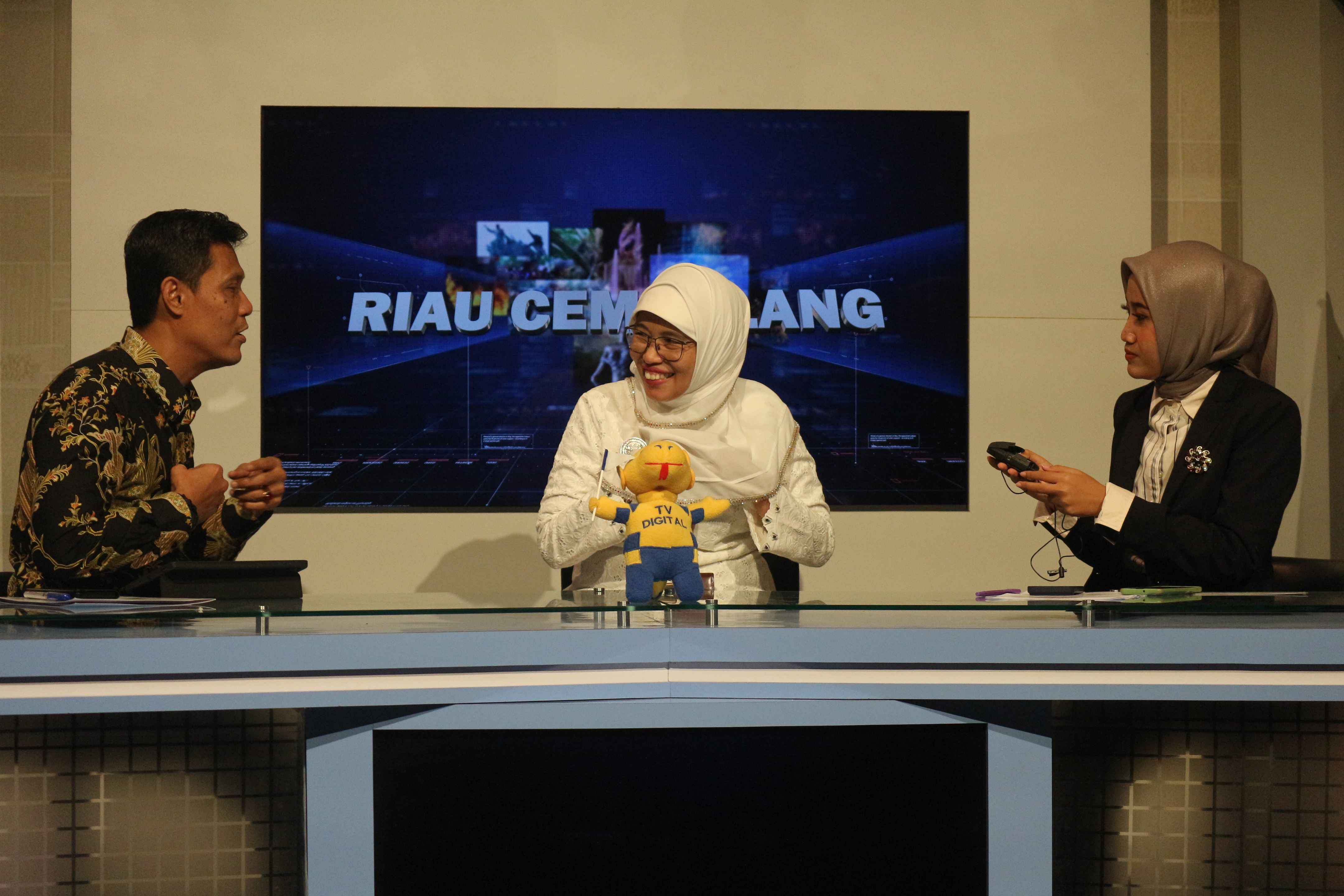 Gencar! Kanwil DJKN RSK dan KPKNL Pekanbaru Sosialisasikan Program Keringanan Utang Tahun 2023 di TVRI Riau