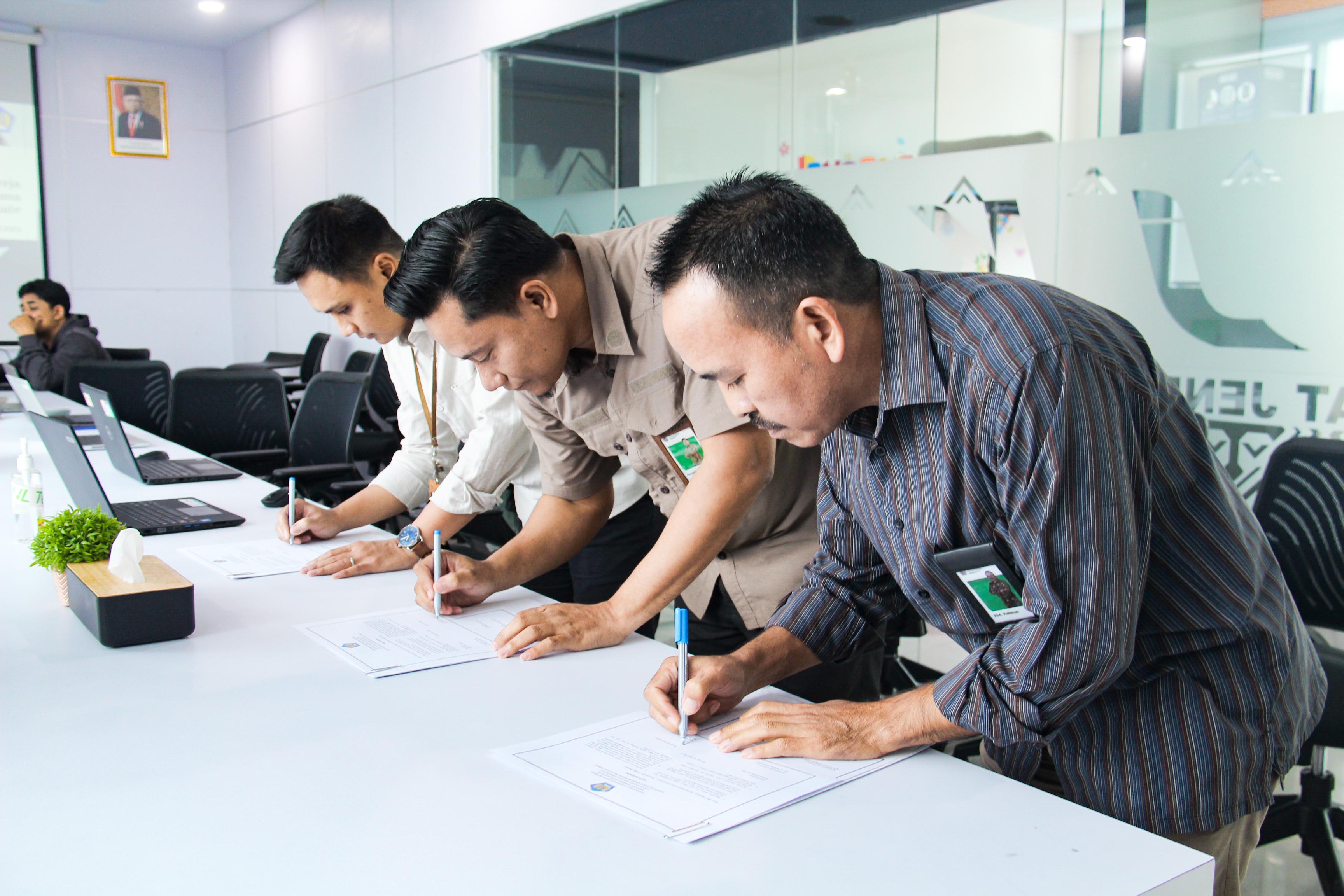 Penandatanganan Sasaran Kinerja Pegawai Tahun 2023 oleh Pejabat Fungsional Penilai Pertama KPKNL Ternate