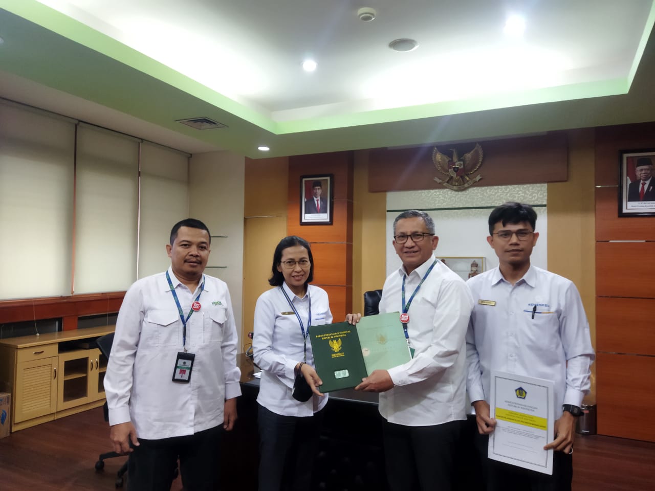 Optimalkan Pengelolaan Aset Negara, KPKNL Semarang Terima Sertifikat Tanah BMN Idle dari KPP Semarang Barat