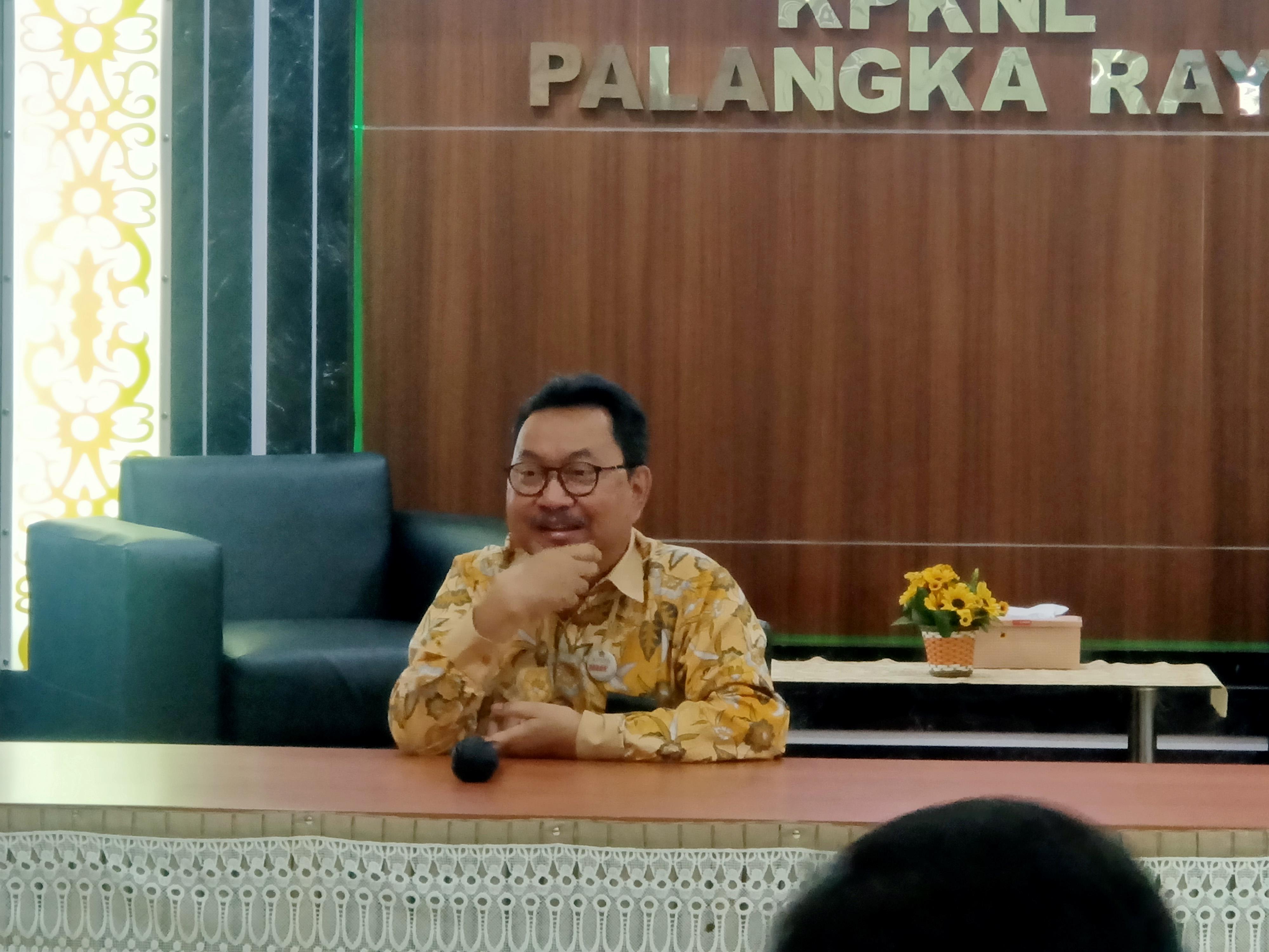 Kepala KPKNL Palangka Raya Sosialisasikan Anti Korupsi Kepada Pegawainya.