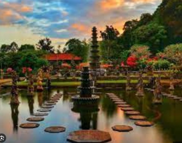 Tirta Tangga tempat pemandian para puteri Bali