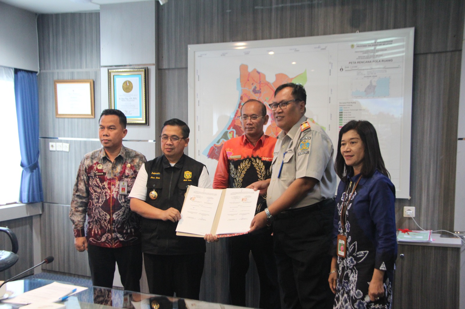 Penandatanganan Komitmen Bersama, DJKN bersama Pemkot Banjarmasin beritikad membangun Ruang Tata Hijau (RTH)