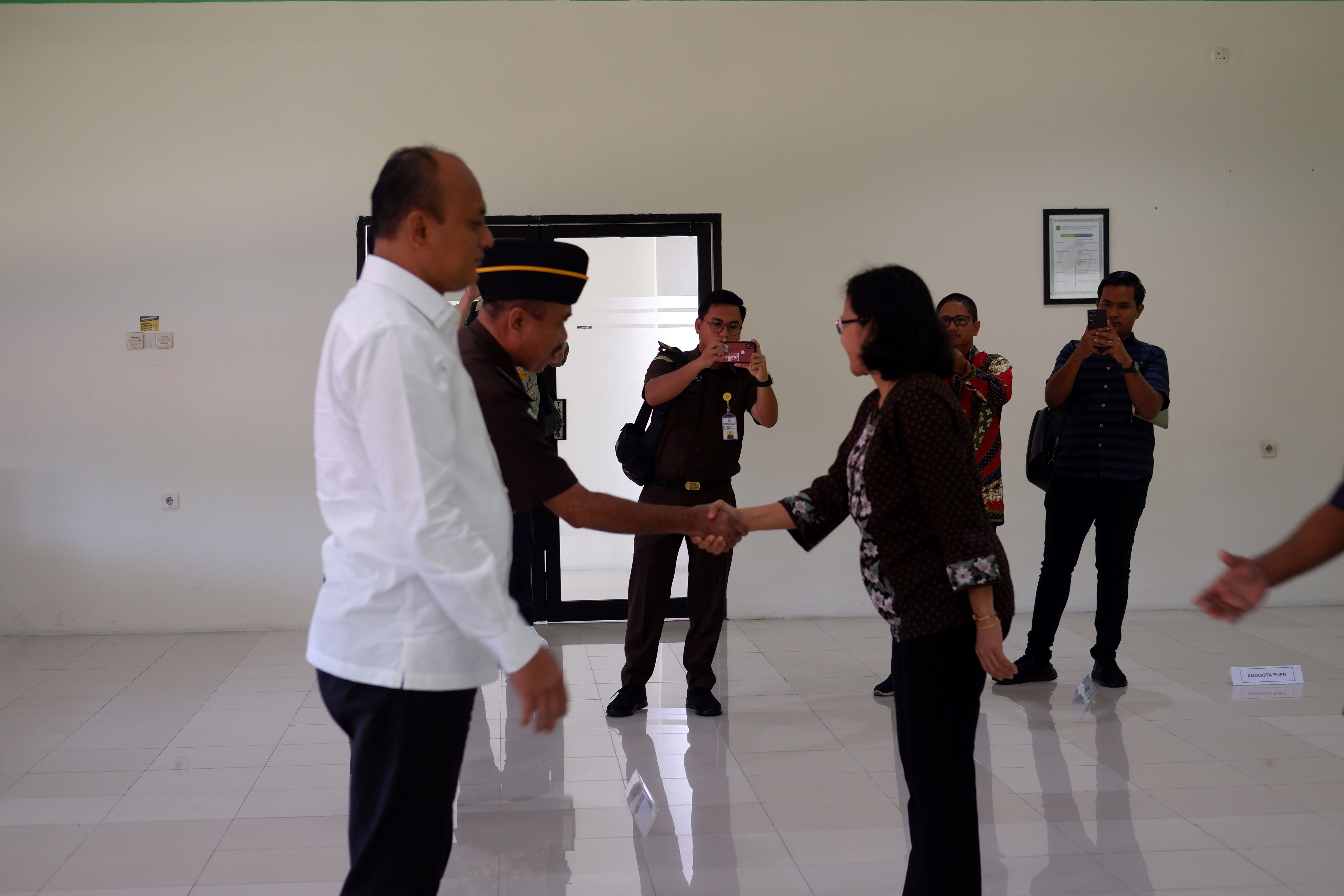 Tingkatkan Kinerja Bidang Piutang Negara dan Lelang, Kanwil DJKN Kalimantan Barat Gelar Pelantikan Anggota PUPN dan Pejabat Lelang Kelas II