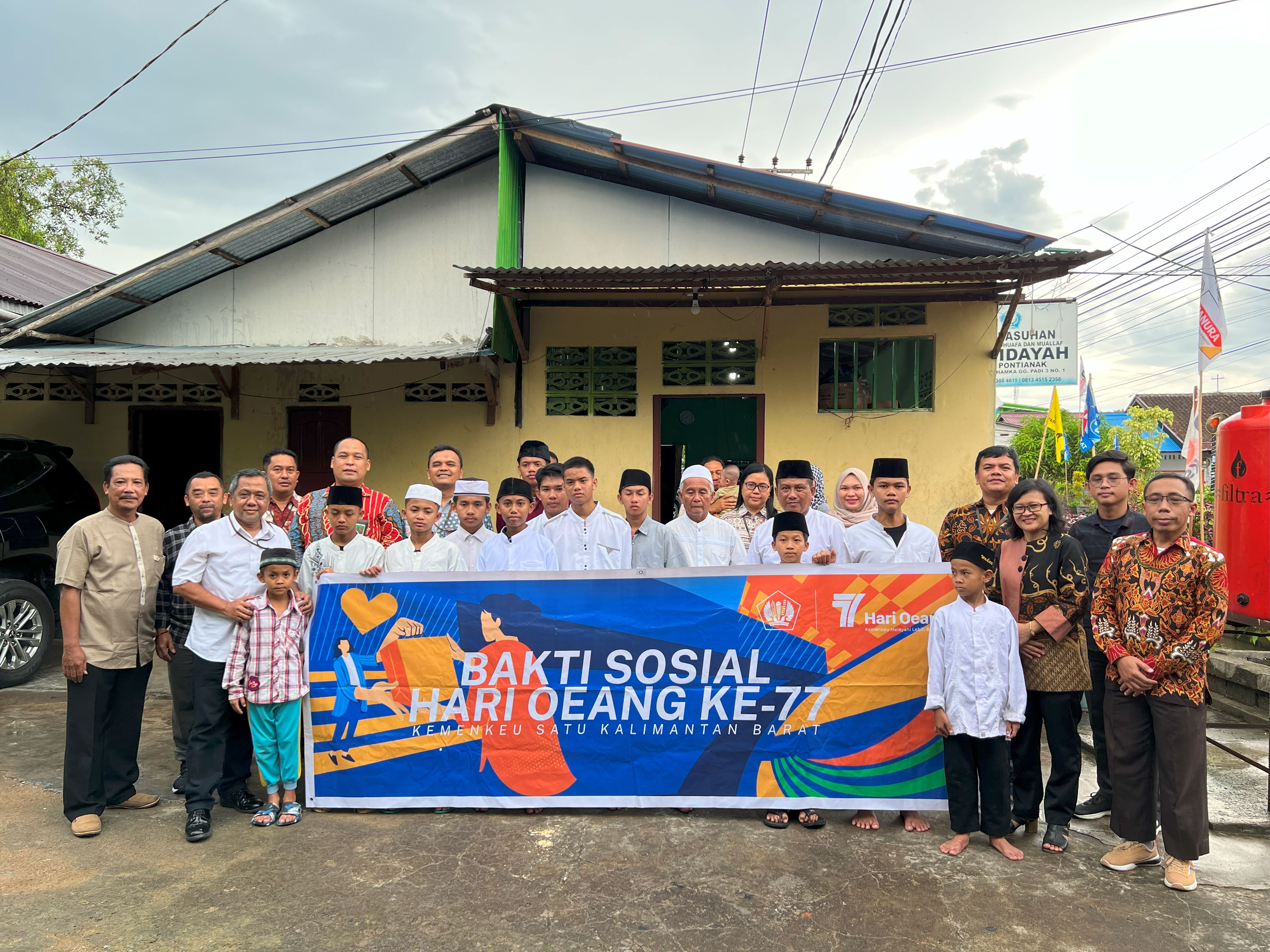 Terapkan Nilai-nilai Kemenkeu Bagi Kemanusiaan, Perwakilan Kemenkeu Kalbar Gelar Bakti Sosial HORI Ke-77 Tahun 2023