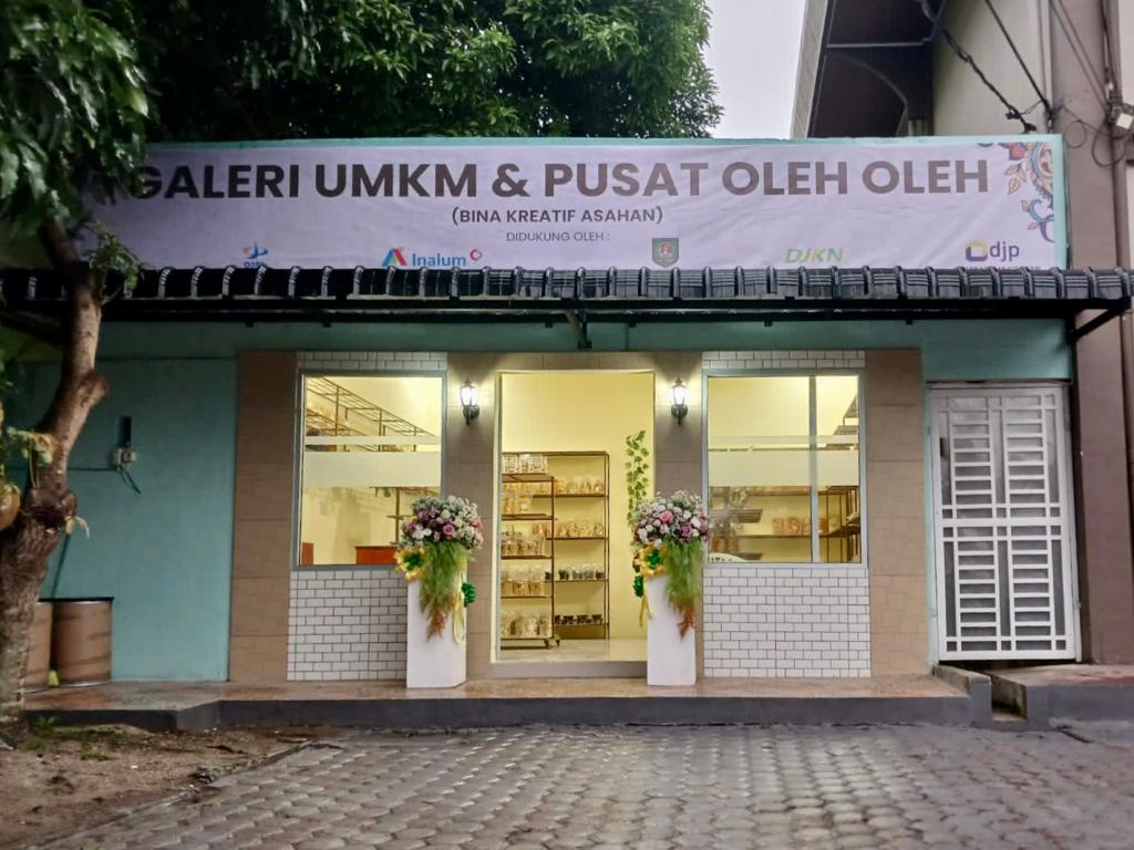 SINERGI DAN KOLABORASI PENGEMBANGAN UMKM DENGAN PERESMIAN GALERI UMKM & PUSAT OLEH-OLEH DI KPKNL KISARAN