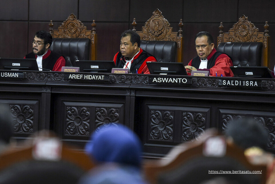 Perbandingan Pengisian Jabatan Hakim Konstitusi di Indonesia dan di Luar Negara