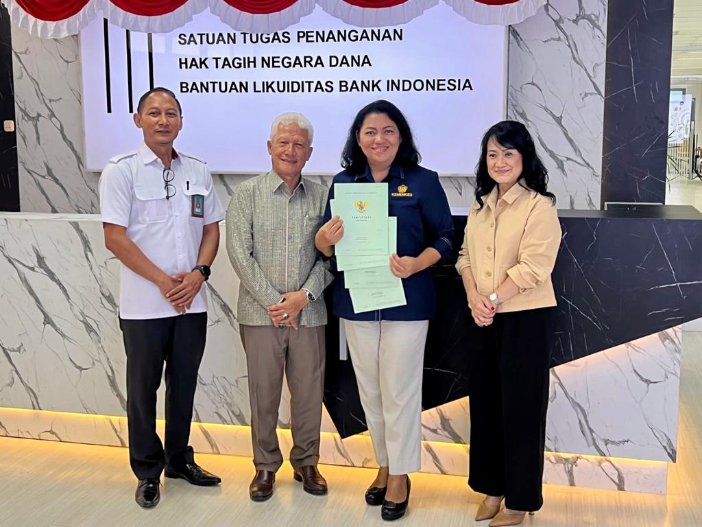 Sinergi Dengan Notaris Dalam Penelusuran Aset Negara, Satgas BLBI Terima Sertifikat Tanah Aset Properti Eks BPPN Atas Nama PT. Kharisma Bank