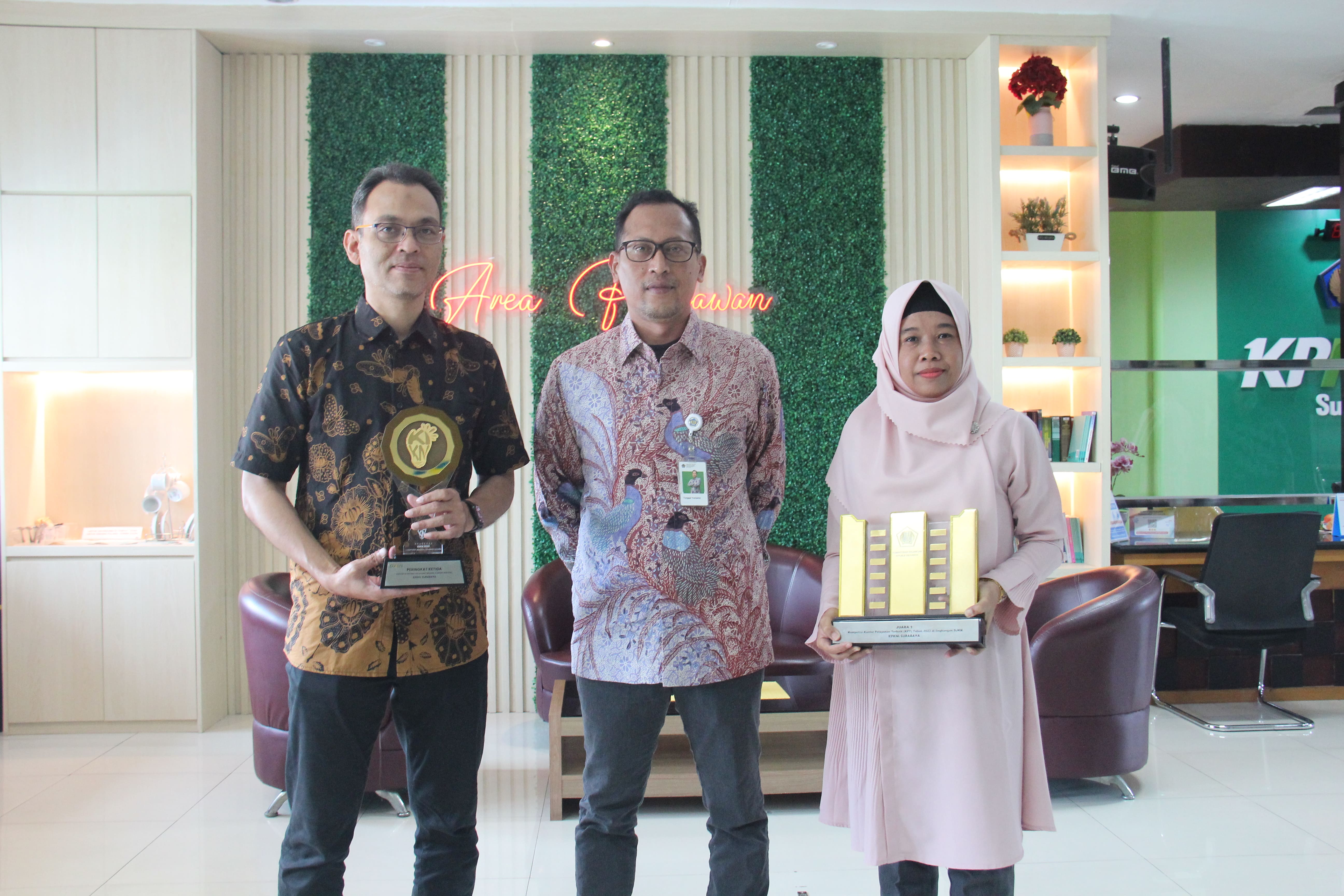 KPKNL Surabaya Meraih Penghargaan Kantor Pelayanan Terbaik 2023