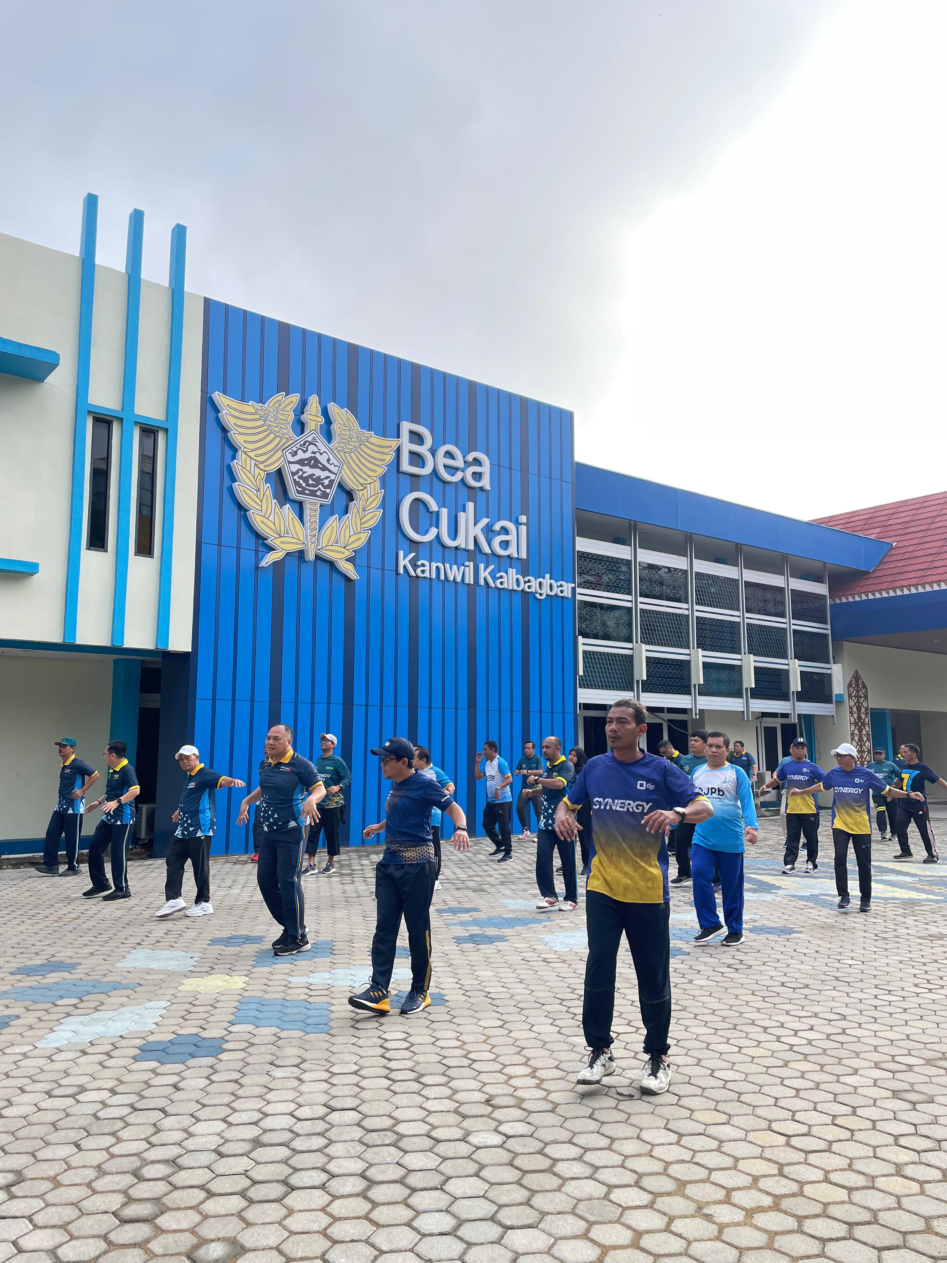 Peringati Hari Pabean Internasional 2024, Kanwil DJKN Kalbar Ikut Hadiri Jumat Krida di Kanwil DJBC Kalbagbar