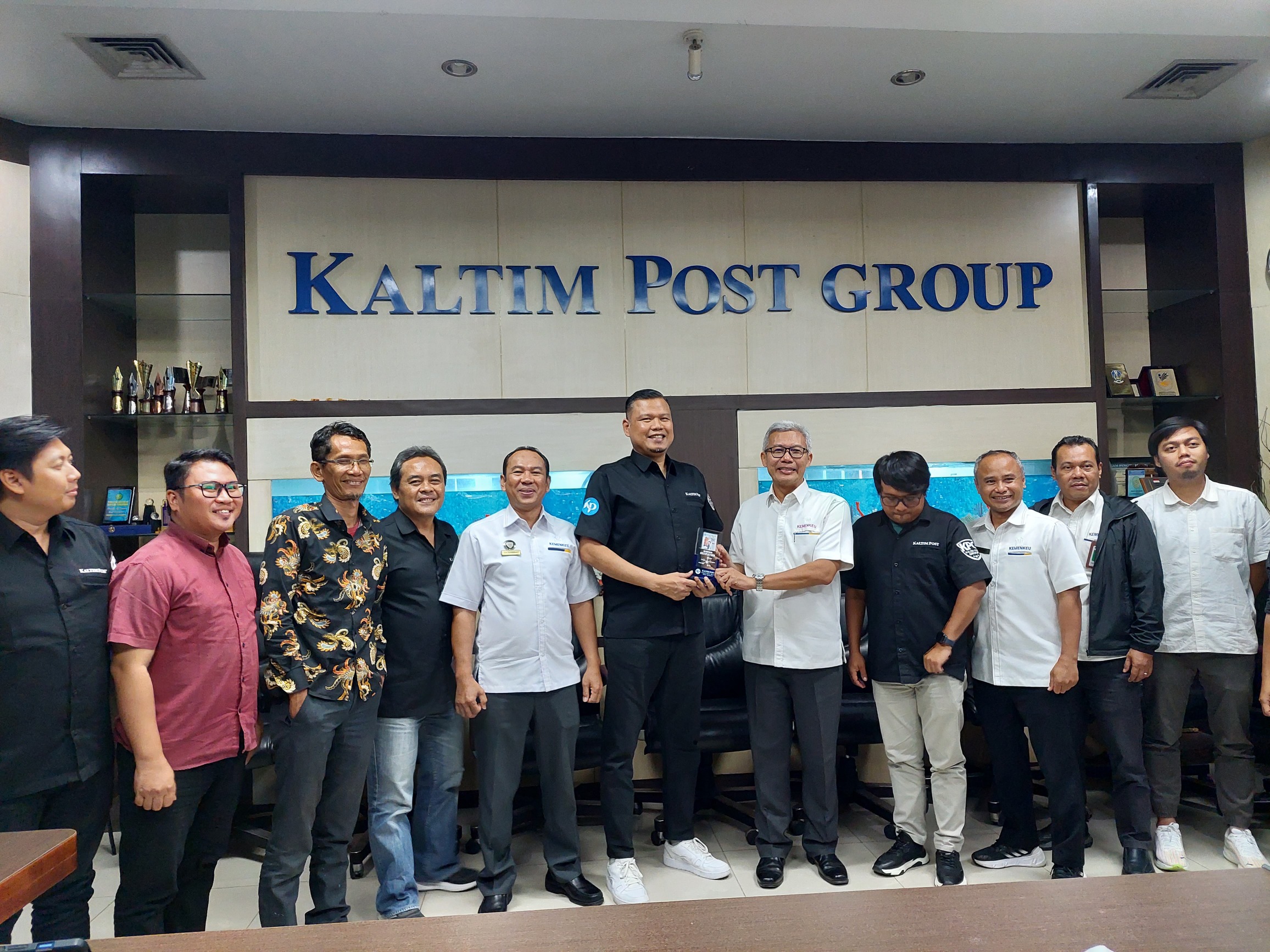 Perkuat Sinergi dan Kolaborasi, Kanwil DJKN Kaltimtara Melakukan Media Visit ke Kaltim Post dan Tribun Kaltim