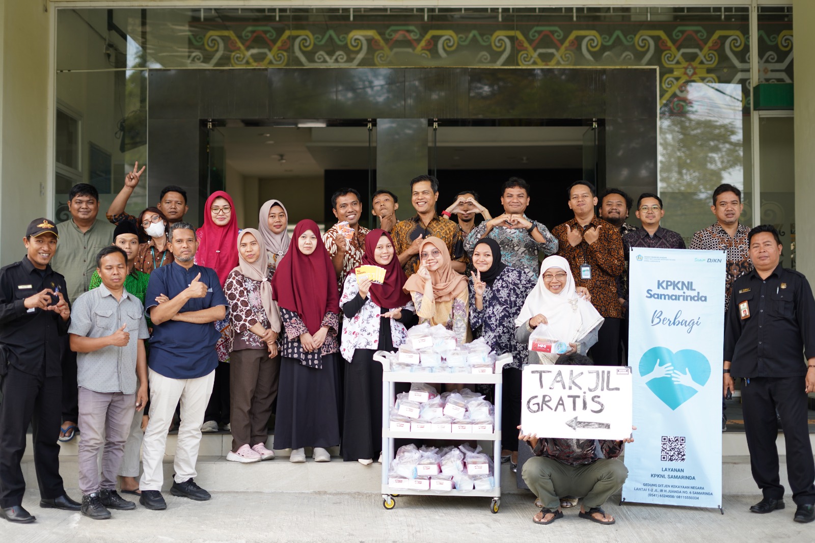 Berbagi Takjil di Bulan yang Penuh Berkah