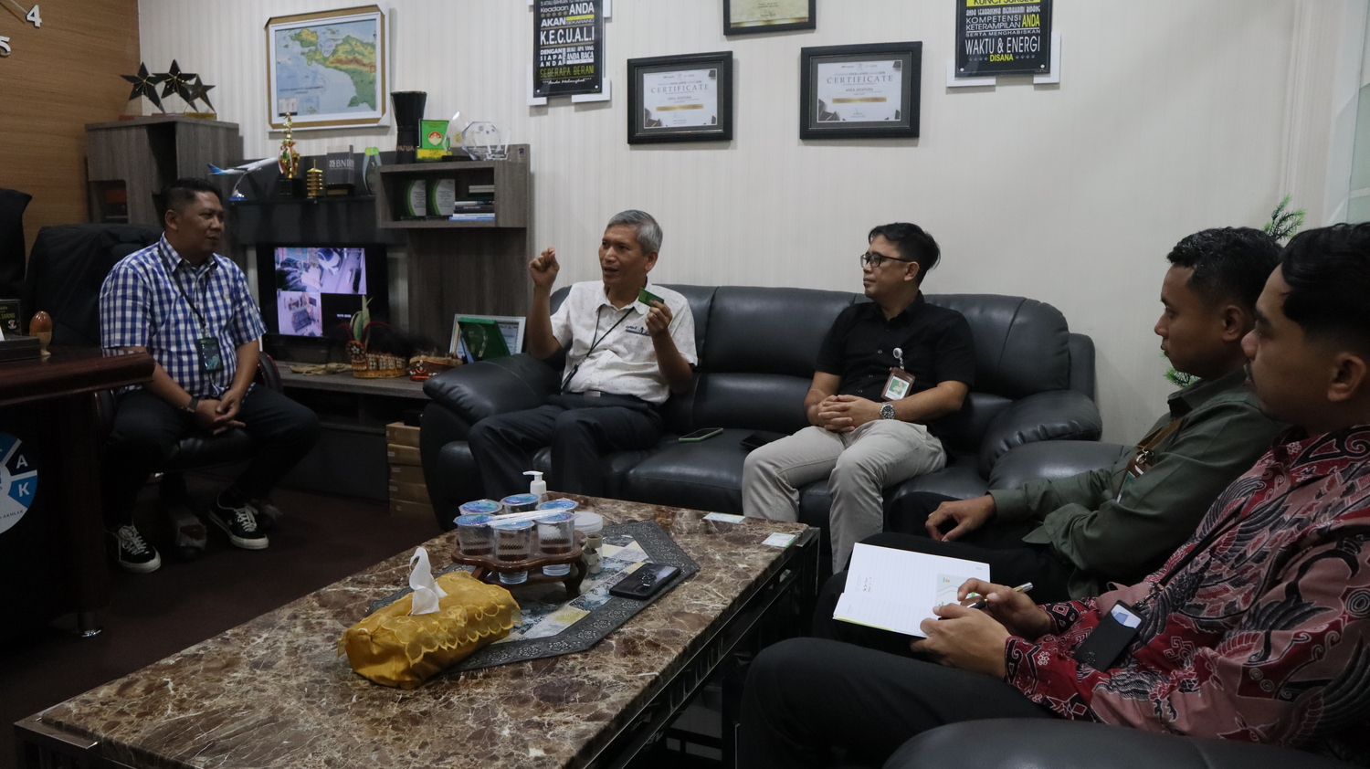 SINERGI PNBP POTENSI LELANG PEGADAIAN, KEPALA KANWIL DJKN PAPUA, PAPUA BARAT, DAN MALUKU AUDIENSI DENGAN PT PEGADAIAN AREA JAYAPURA