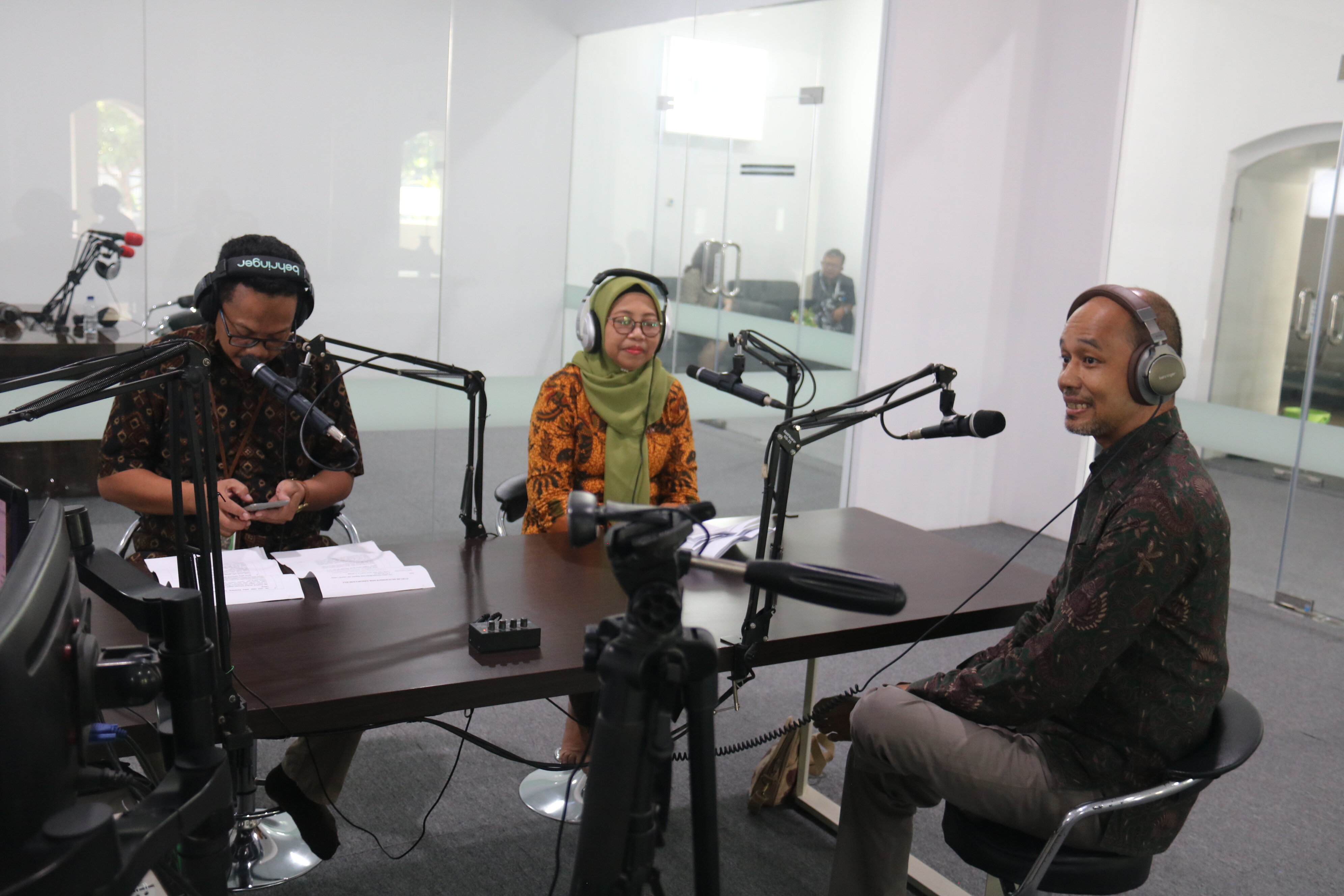 Edukasikan Lelang, KPKNL Surakarta Isi Acara OBSI (Obrolan Siang) di Radio RRI Surakarta
