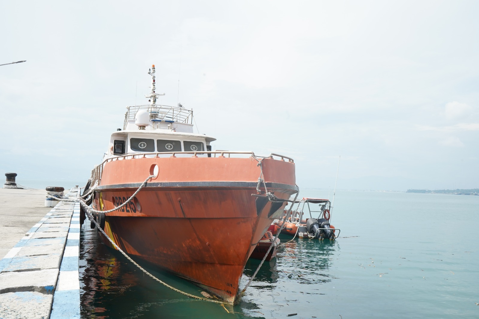 Tim Penilai KPKNL Palu Survey Kapal KN-SAR-215  Di Ujung Kota Palu, Tetap Keren Walau Mesin Mati