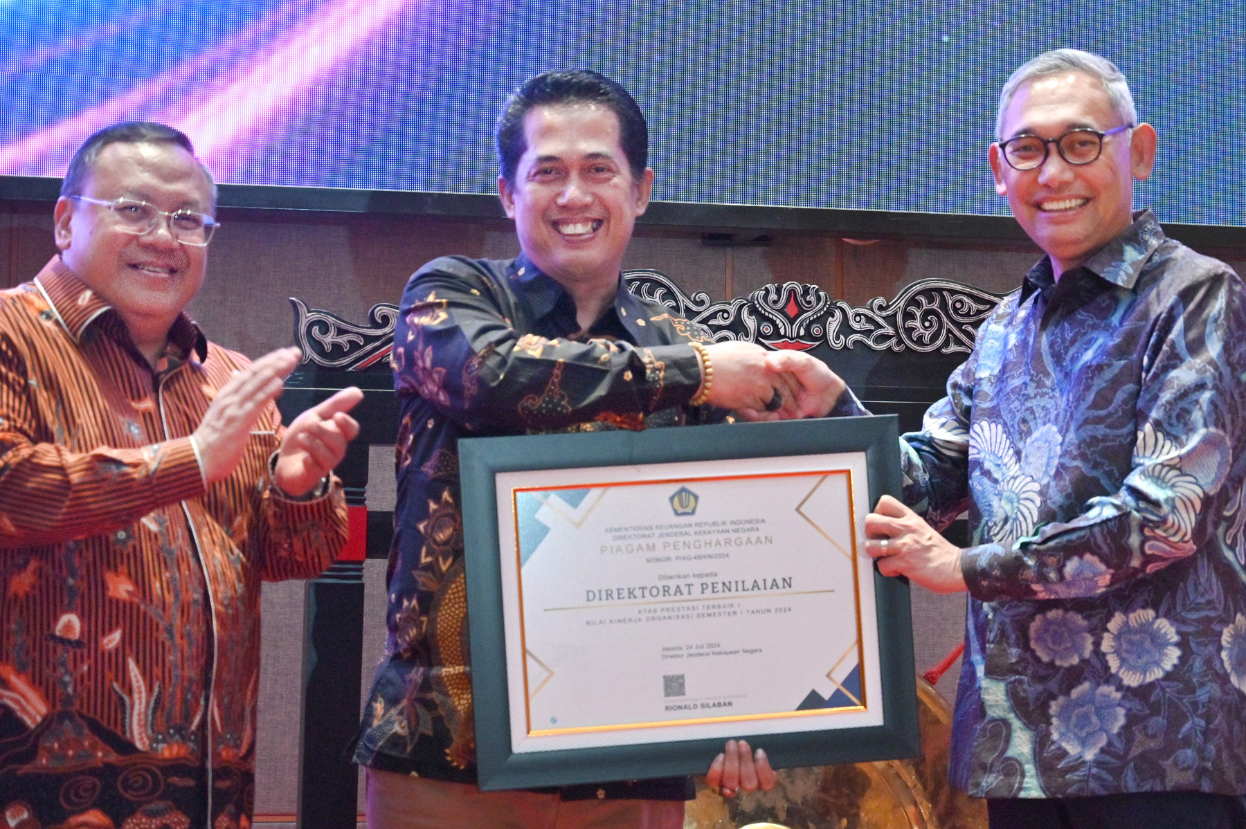 Dirjen KN Berikan Apresiasi Kepada Tiga Unit Kerja Terbaik di Lingkungan DJKN