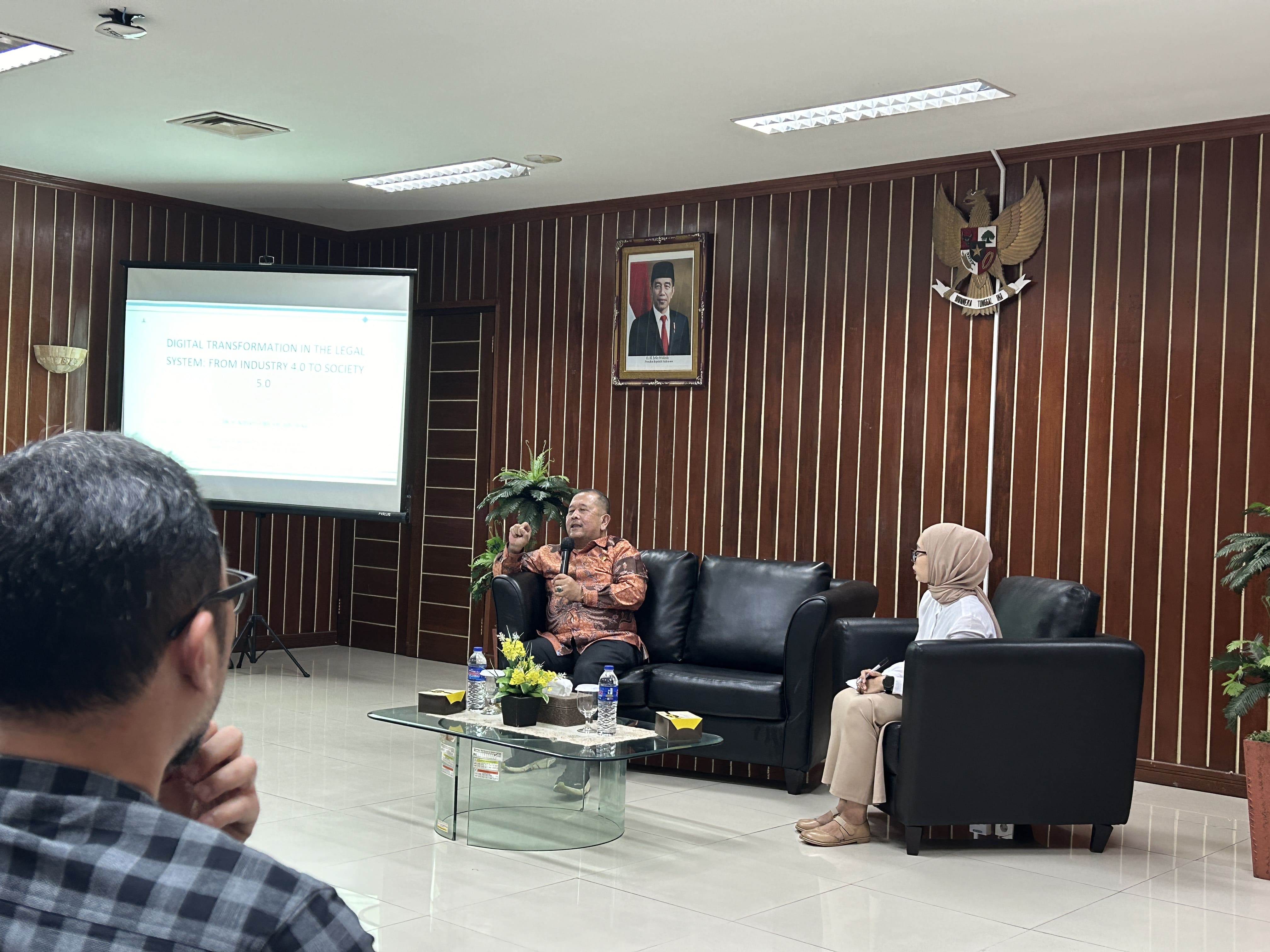 CYBER NOTARY DAN PELAKSANAAN LELANG DALAM PERSPEKTIF KEWENANGAN MEMBUAT AKTA AUTENTIK 