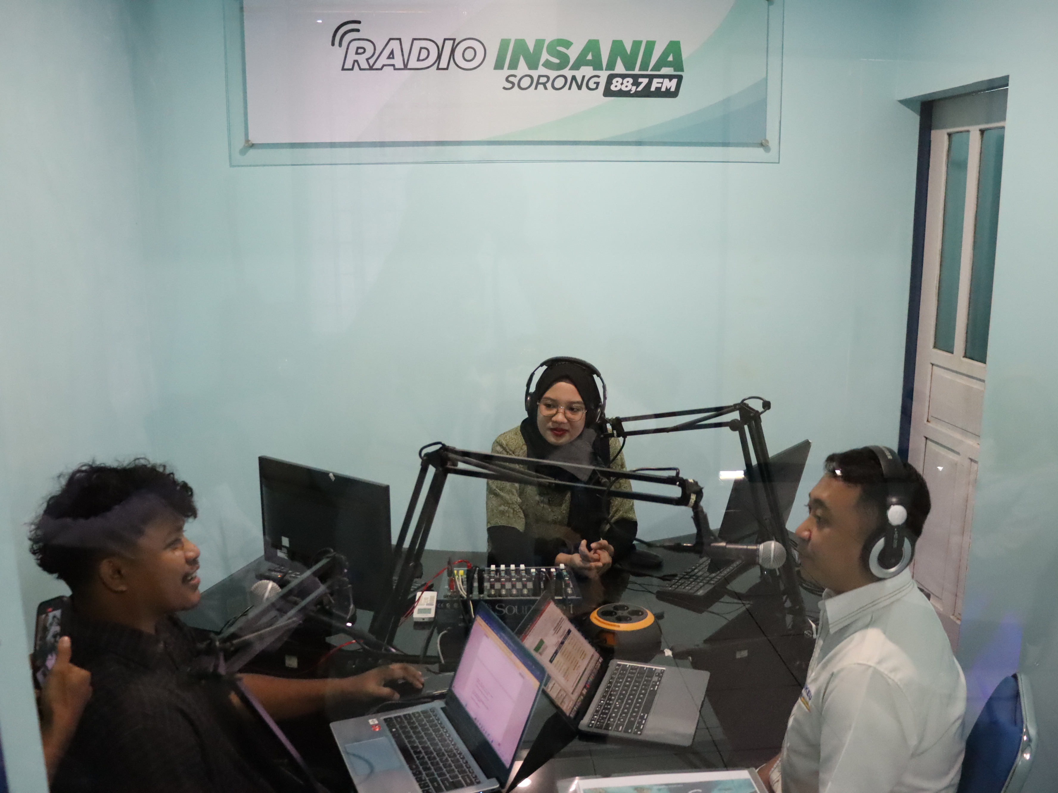Pengenalan Peran DJKN Kementerian Keuangan dalam Konstelasi Keuangan Negara melalui Siaran Indonesiana Radio Insania FM Sorong