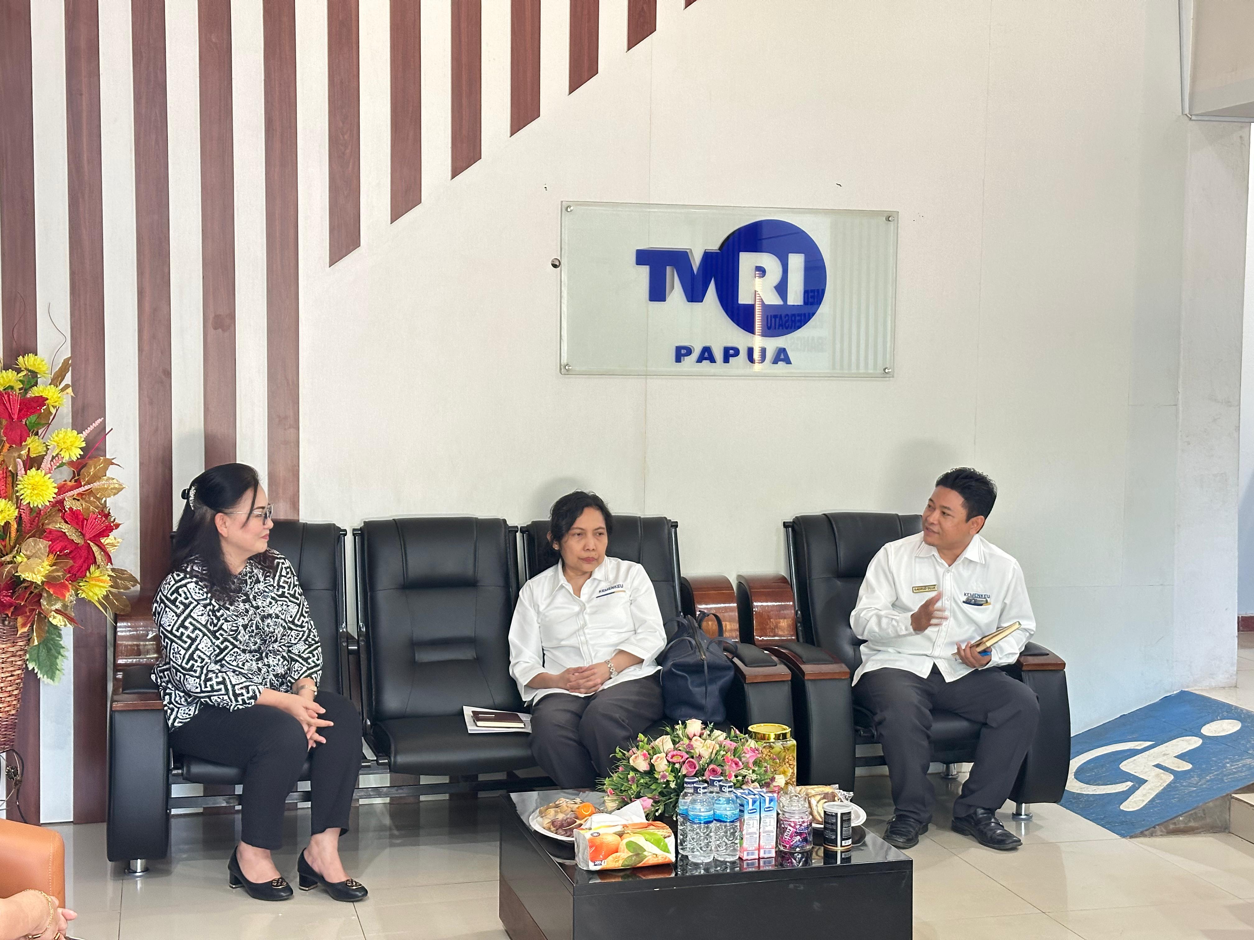 Kepala Kanwil DJKN Papua, Papua Barat, dan Maluku kunjungi TVRI Papua