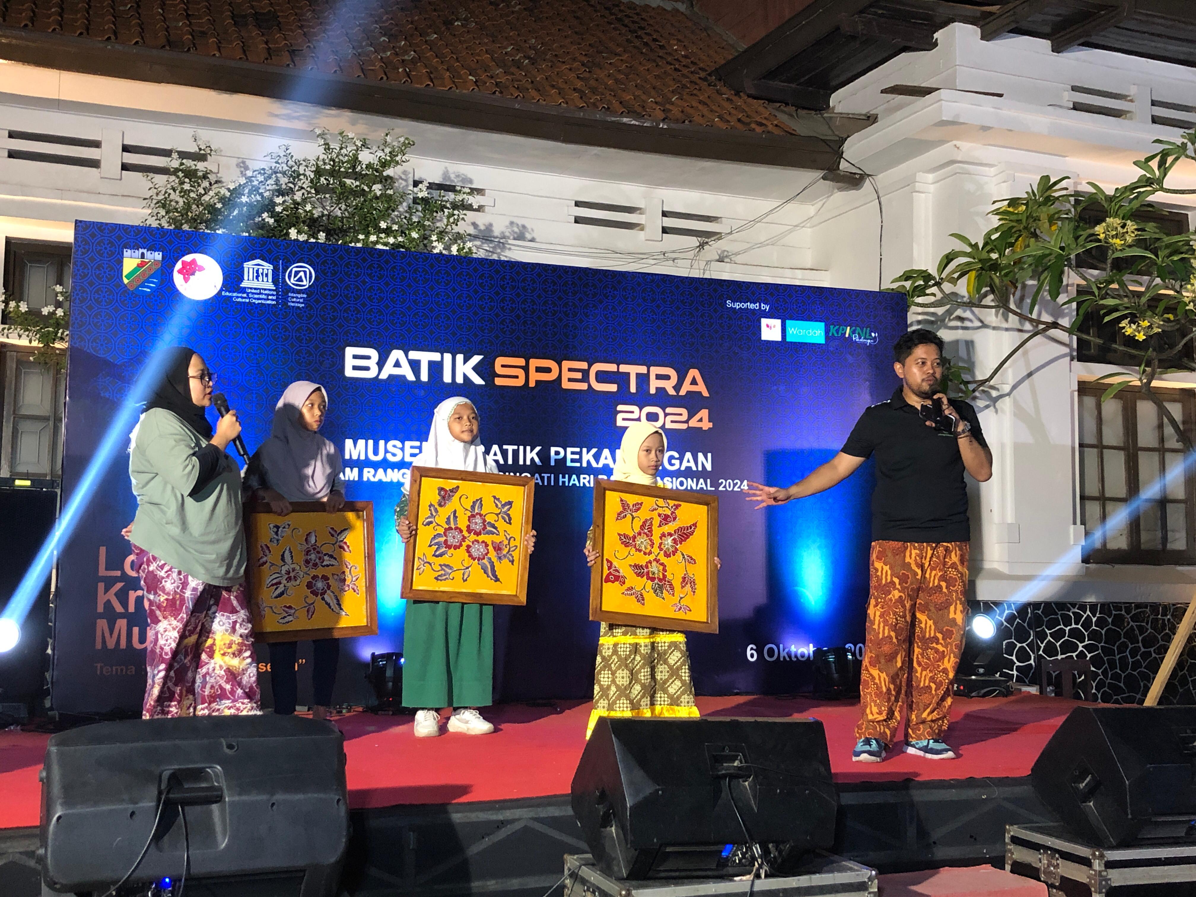 Lelang Amal turut Meriahkan Gelaran Puncak Acara Batik Spectra 2024 di Museum Batik Pekalongan