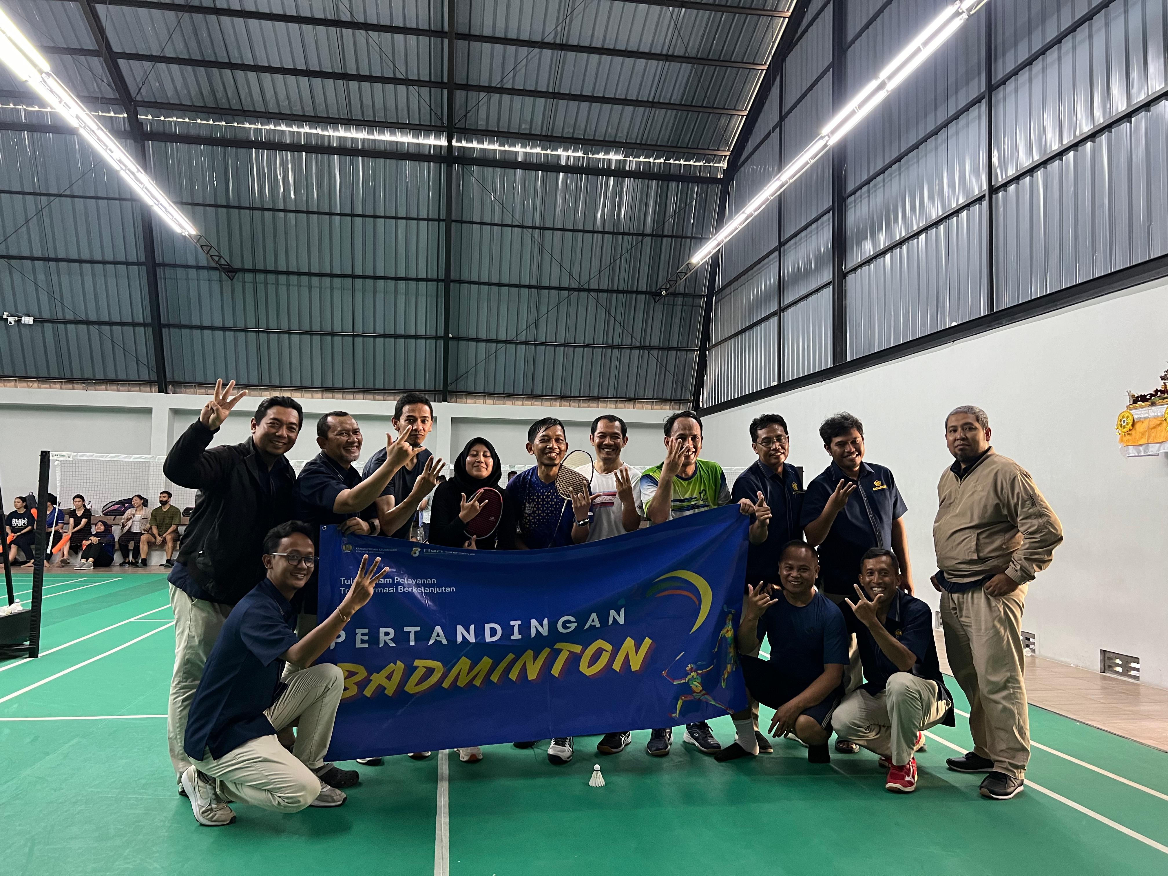 Tim Badminton Kanwil DJKN Balinusra dan KPKNL Denpasar Raih Juara III di Turnamen Hari Oeang Ke-78