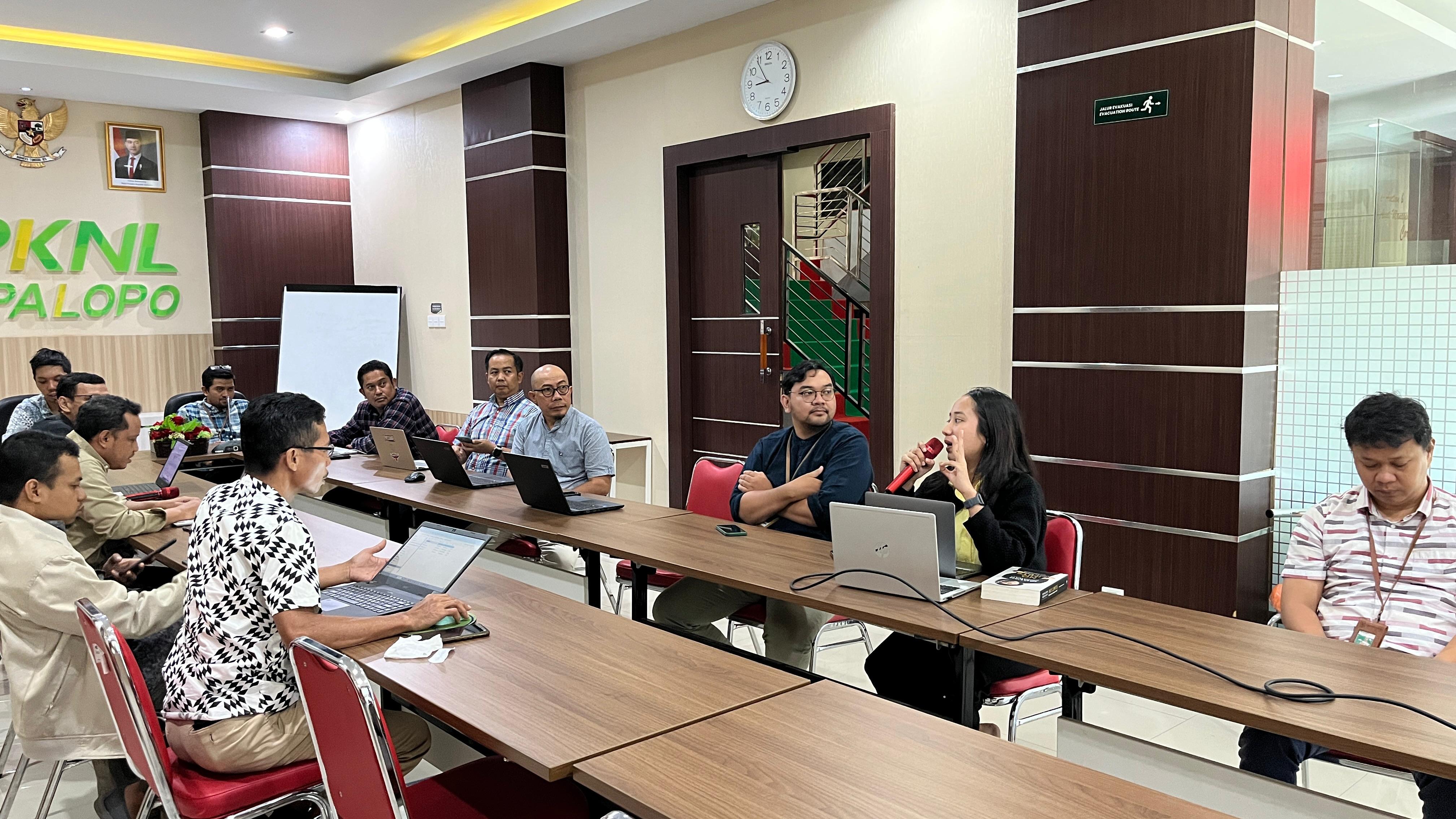 KAPURUNG Edisi Bedah Ringan Biografi Sri Mulyani Indrawati No Limits: Reformasi dengan Hati.