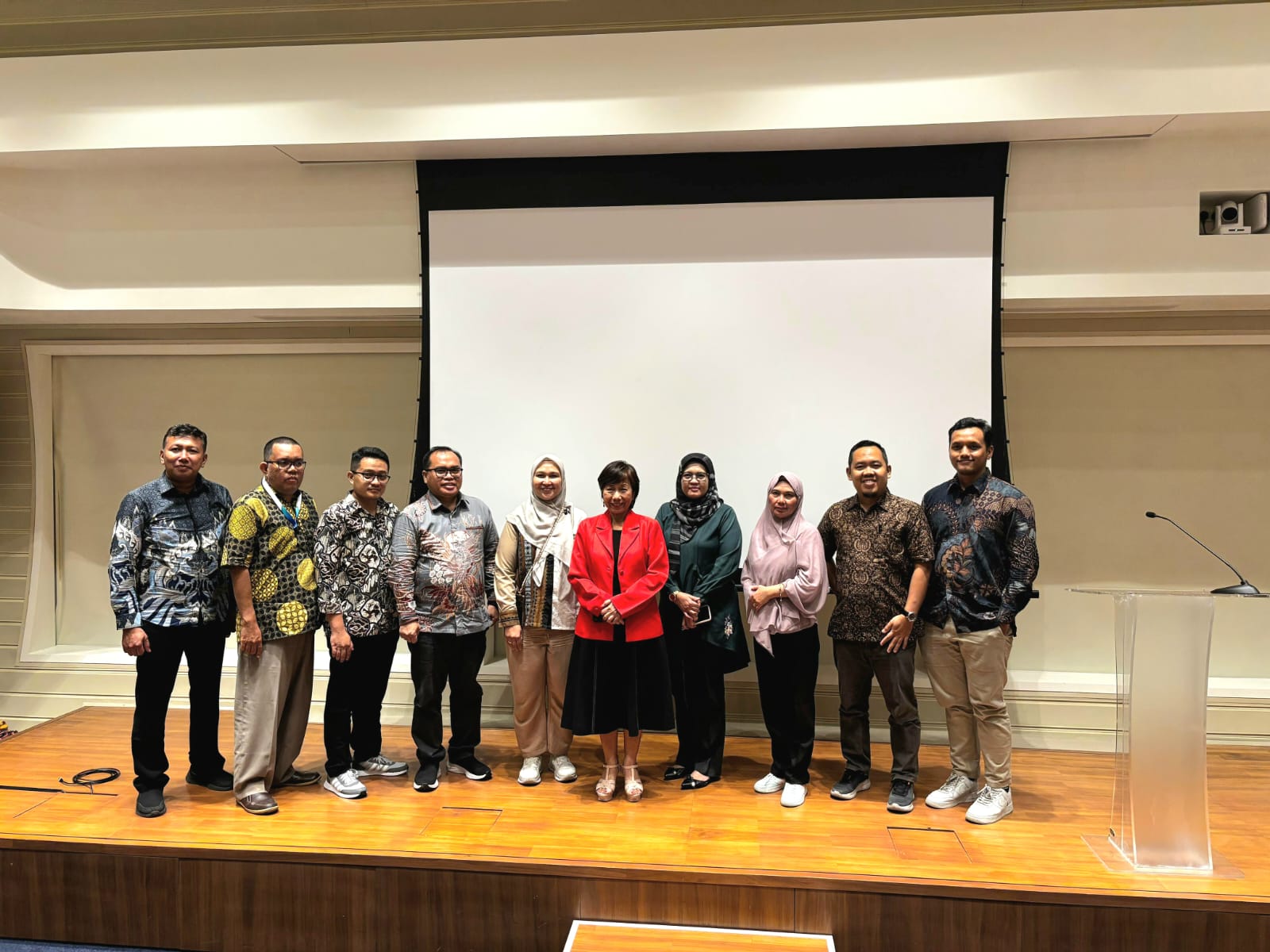 Belajar dari Singapura : Meningkatkan Efisiensi Lelang di Indonesia