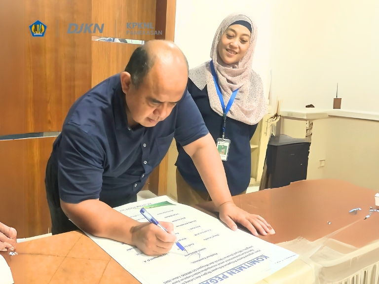 Penandatanganan  Komitmen Untuk Keberlanjutan ZI-WBBM Tahun 2025 Pada KPKNL Pamekasan