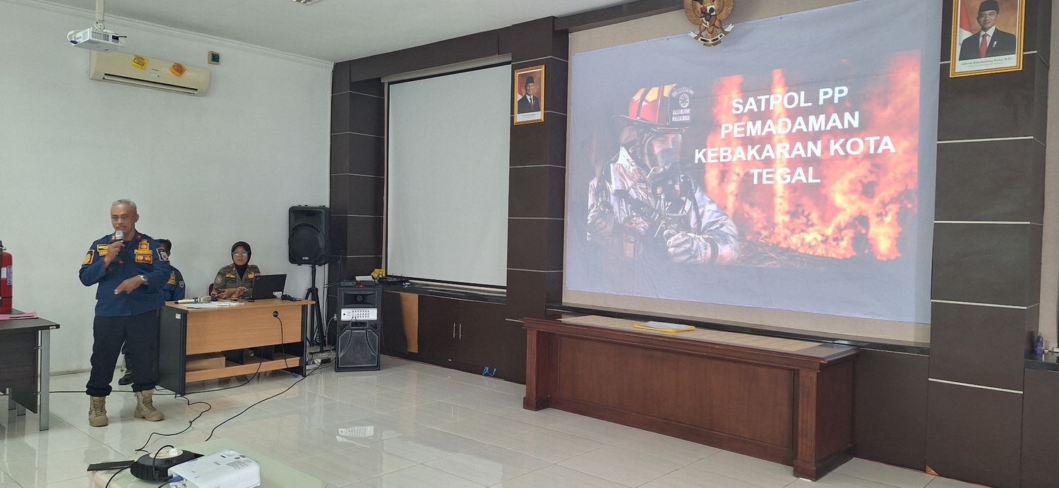 Sosialisasi dan Simulasi Penanggulangan Bencana Kebakaran di KPKNL Tegal