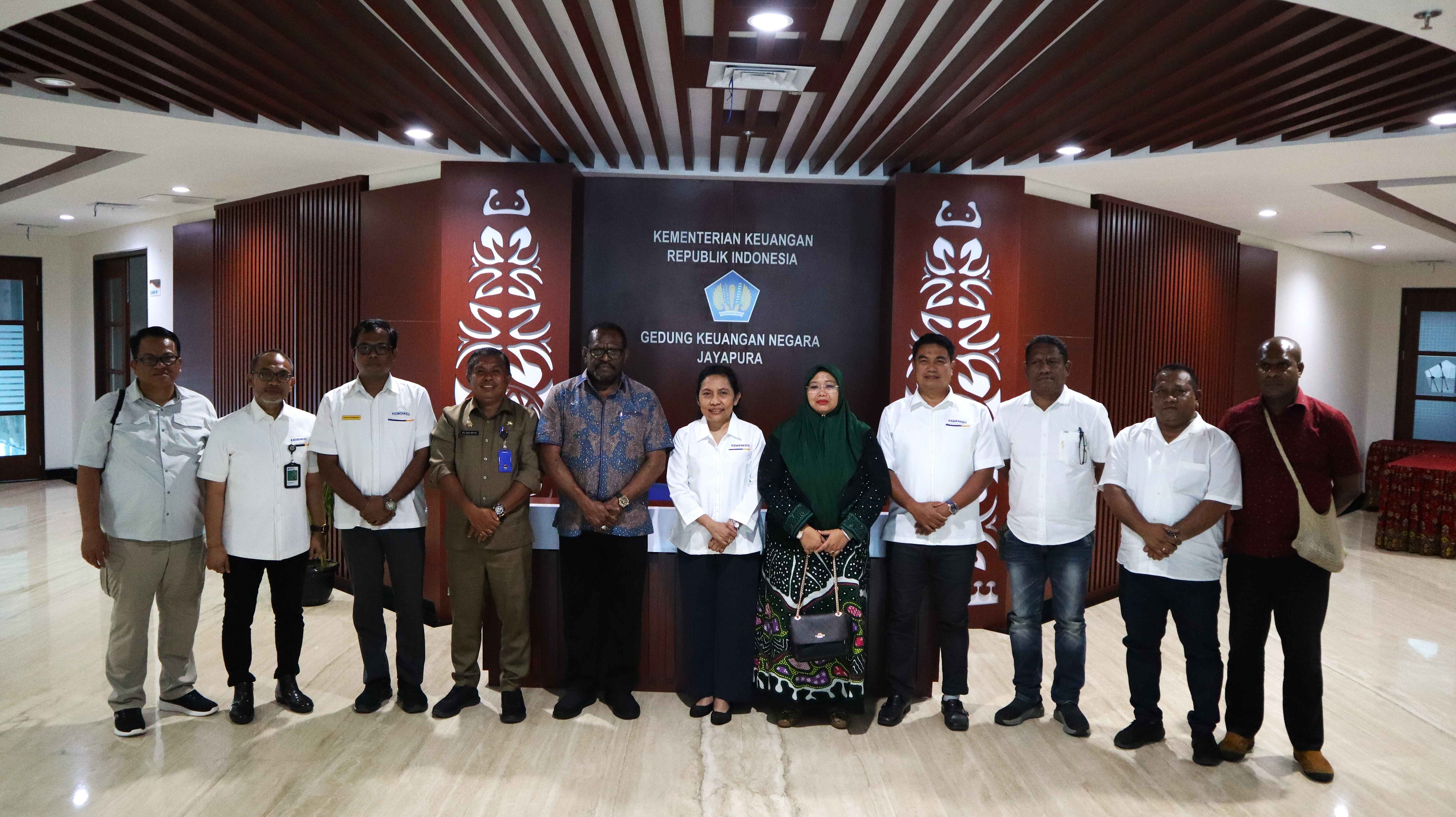 Kepala Kantor Wilayah DJKN Papua, Papua Barat, dan Maluku Menerima Kunjungan Kerja Bupati dan Wakil Bupati Terpilih Kabupaten Merauke