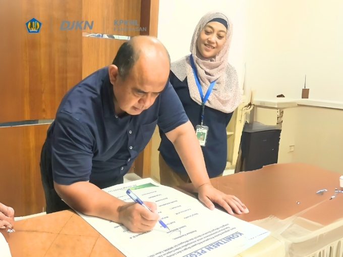 Penandatanganan Komitmen Untuk Keberlanjutan ZI-WBBM Tahun 2025 Pada KPKNL Pamekasan