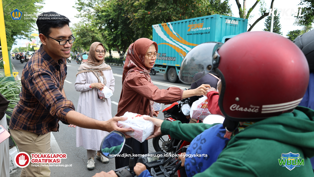 Berbagi di Bulan Suci