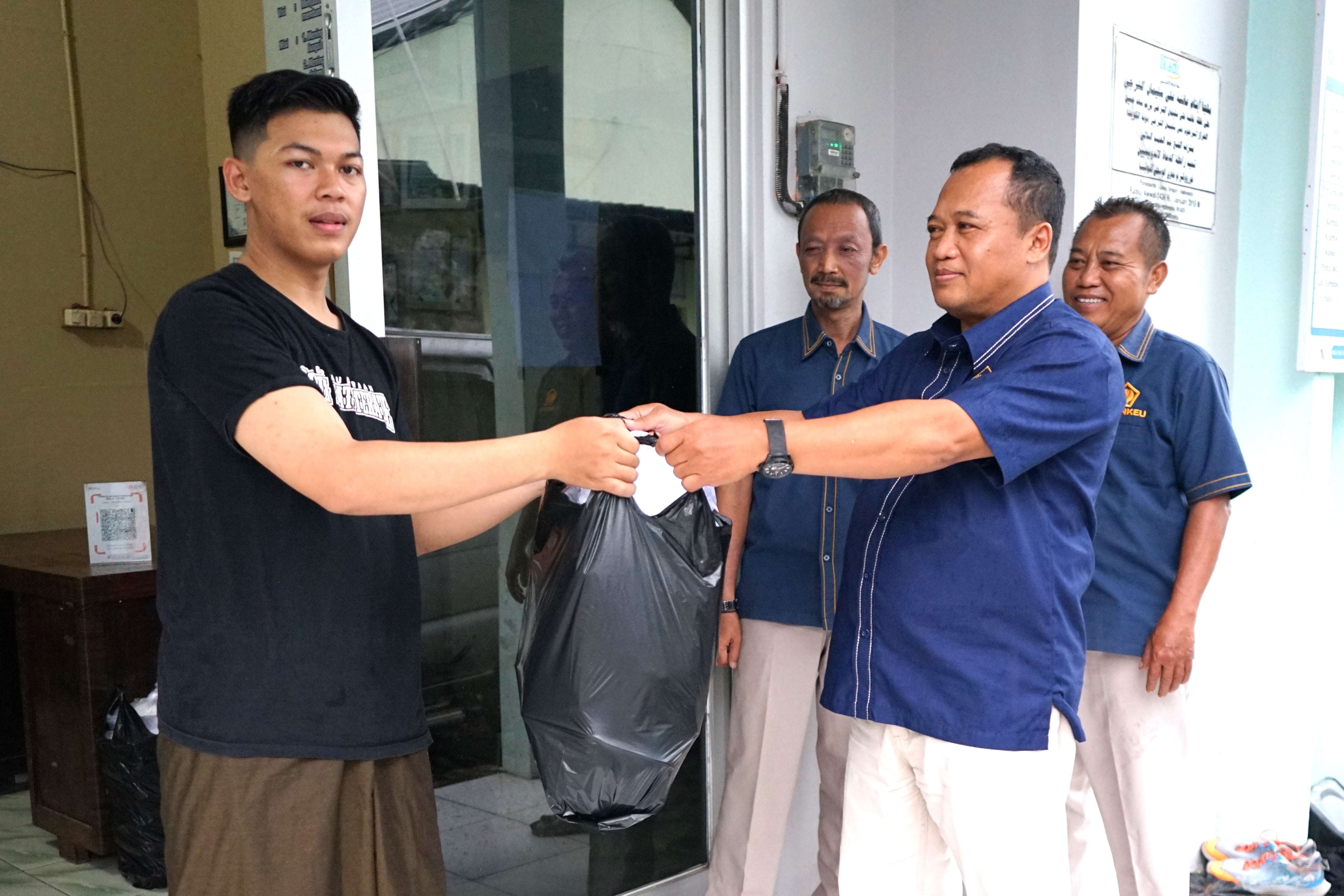 KPKNL Purwokerto Berbagi Takjil Ramadhan 1446 H