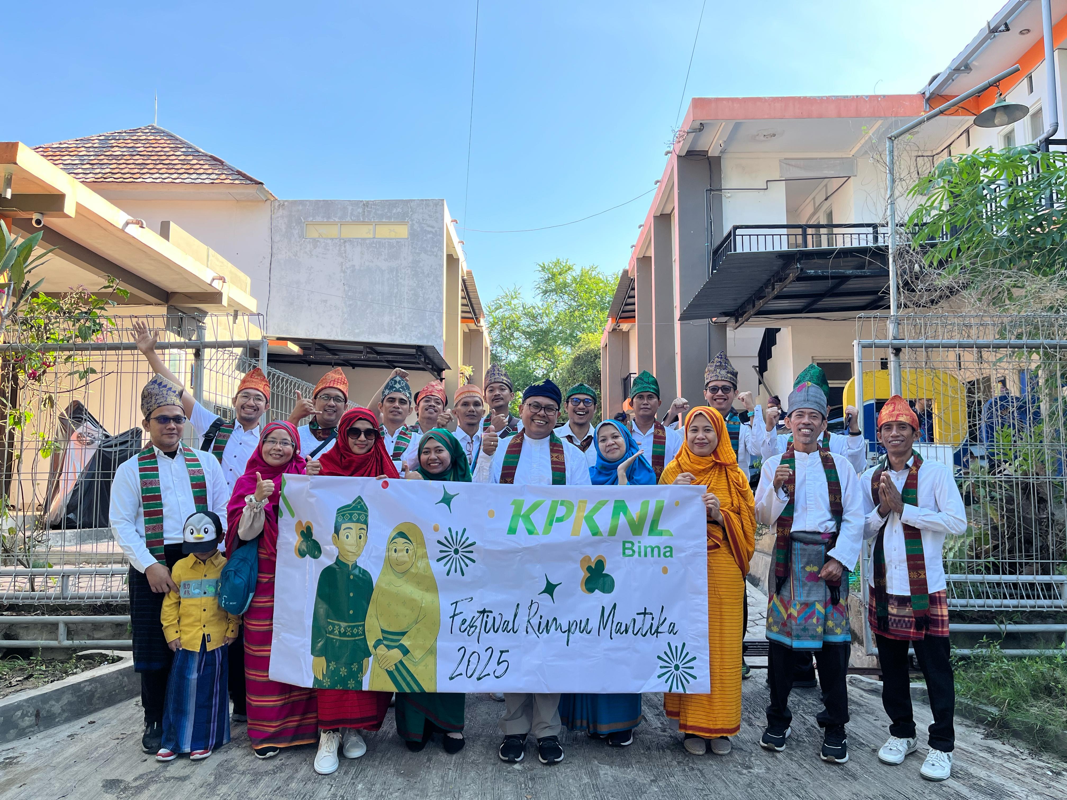 Dukung Keragaman Budaya Lokal, KPKNL Bima Ikut Meriahkan Puncak Festival Rimpu Mantika 2025