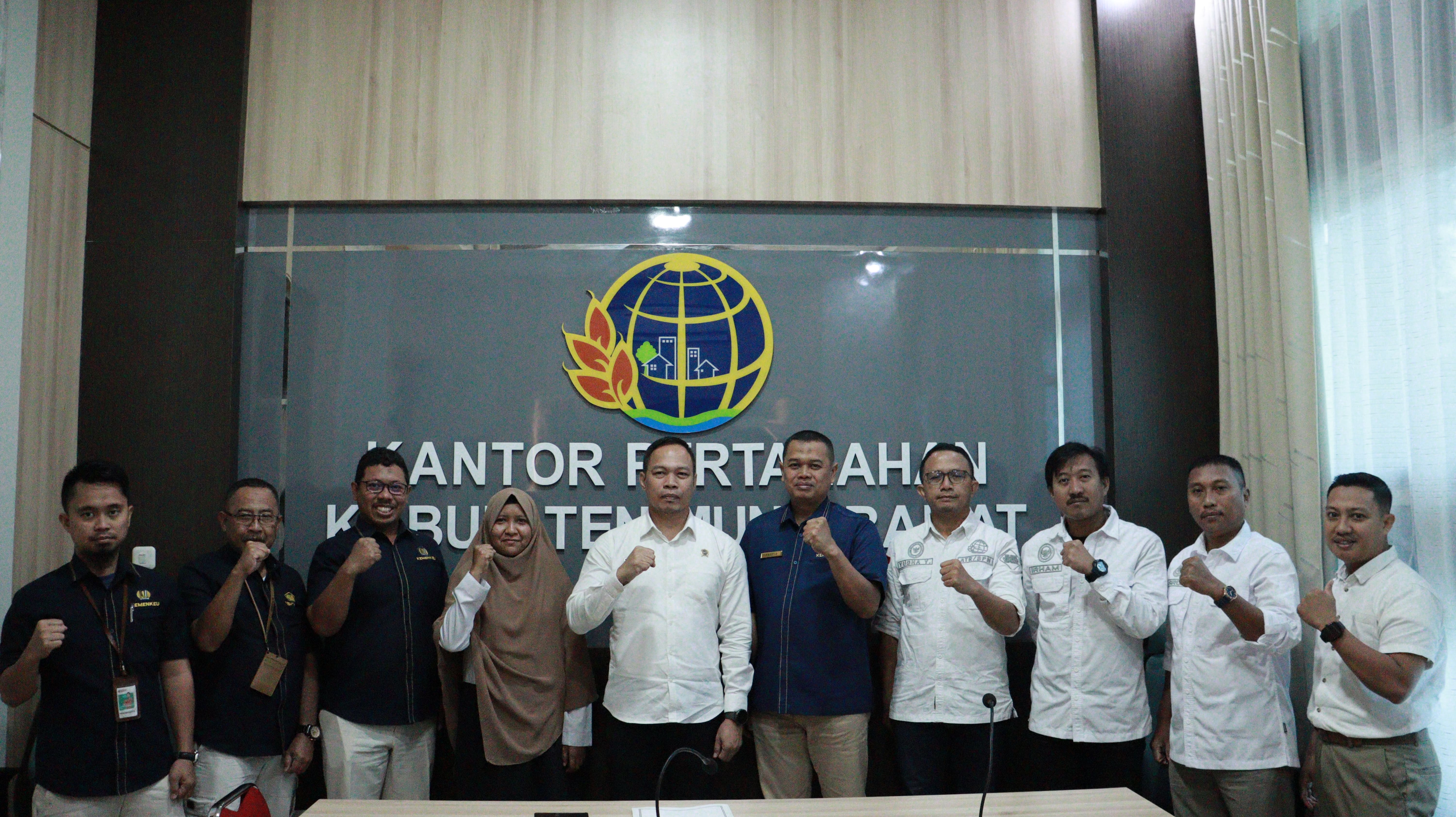 Koordinasi dan Tracing Barang Jaminan milik KSP Syariah BMT Berlian di Kabupaten Muna Barat, Sulawesi Tenggara.