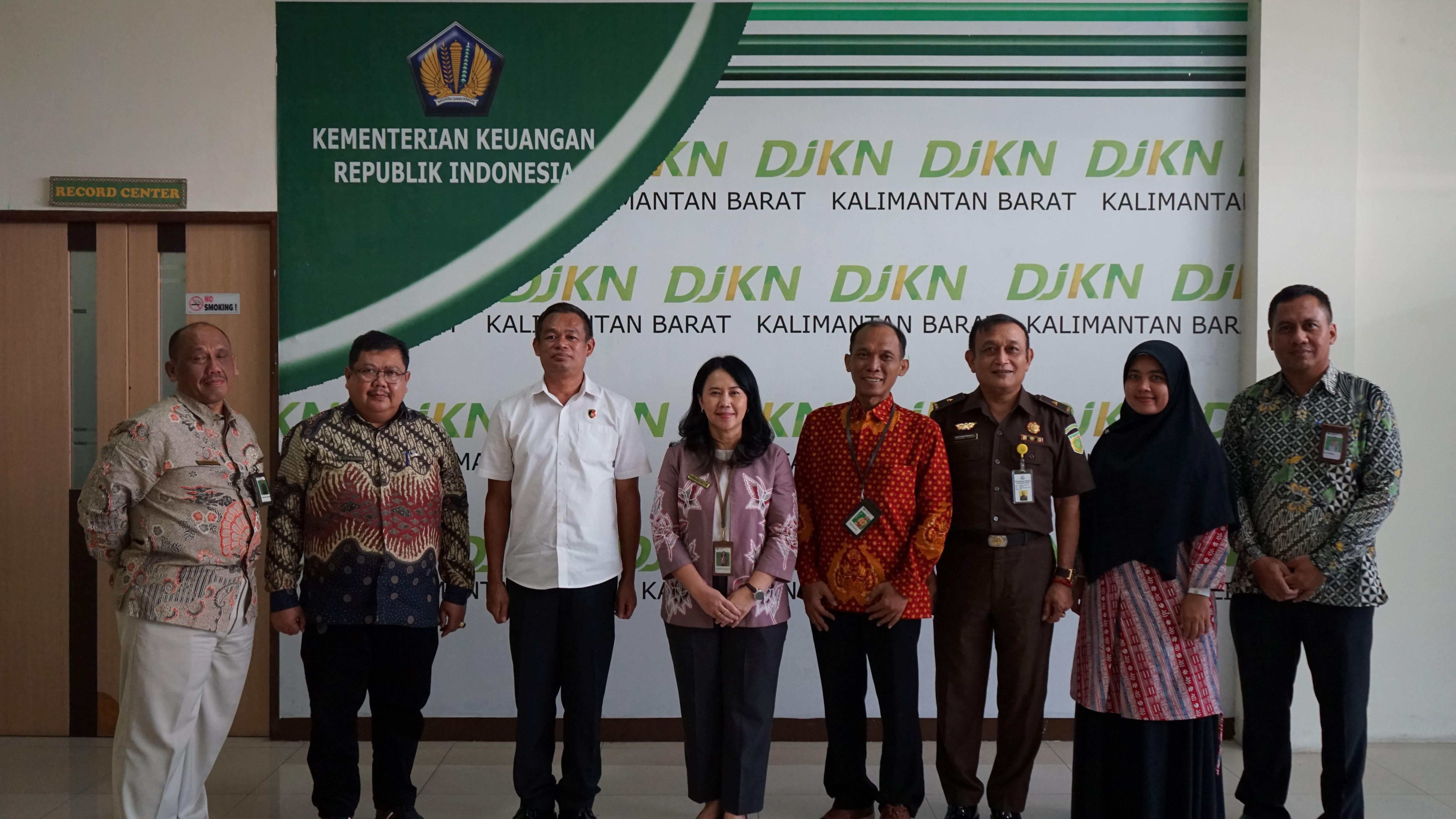 Penguatan Kinerja PUPN: DJKN Kalbar Lantik Anggota Baru dan Gelar Evaluasi Semester I