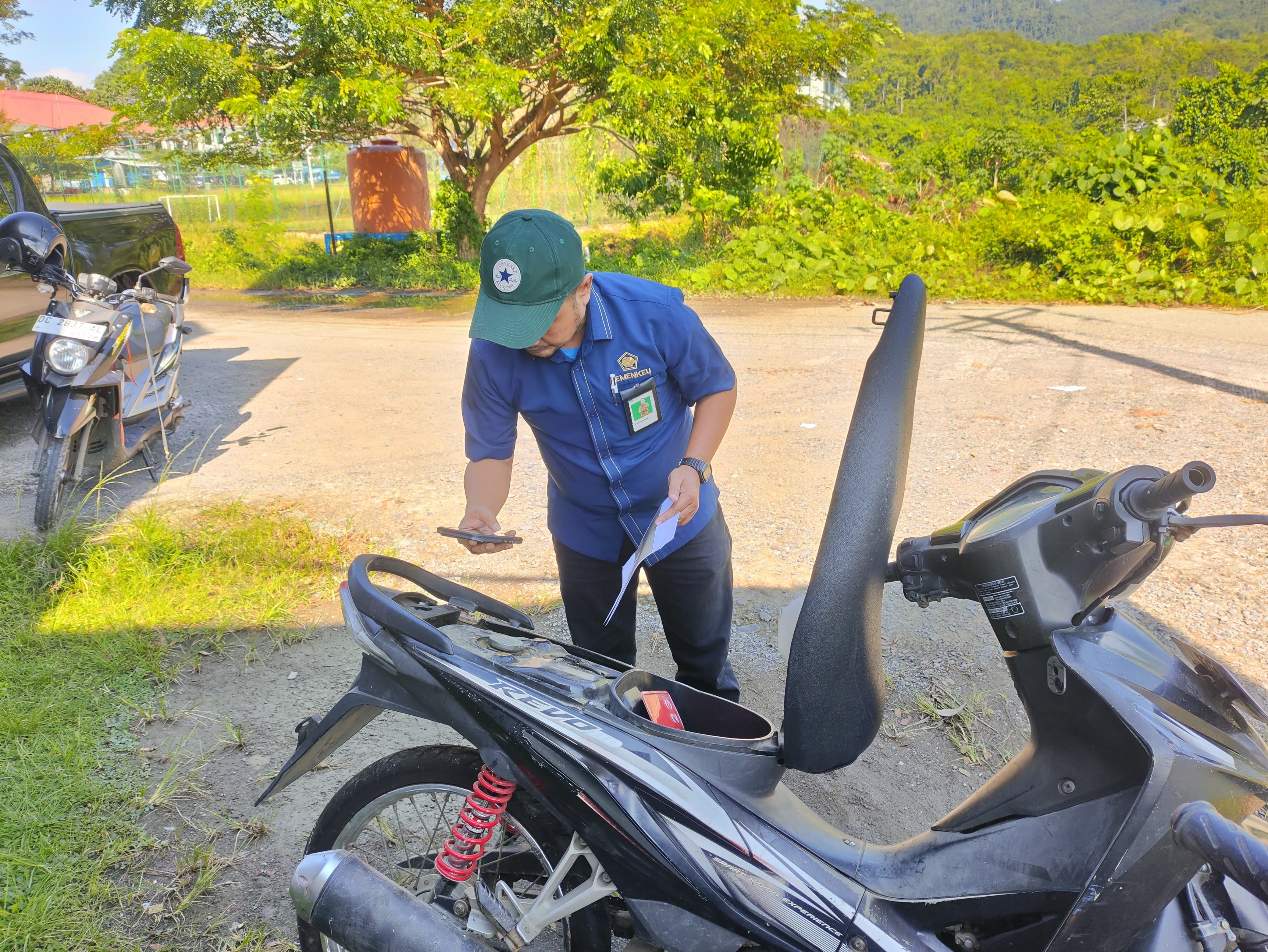 Akan Dilelang, Sejumlah Kendaraan Roda 2 Milik Dinas Kominfo SP Sulbar Dinilai oleh Penilai Kanwil DJKN Sulseltrabar