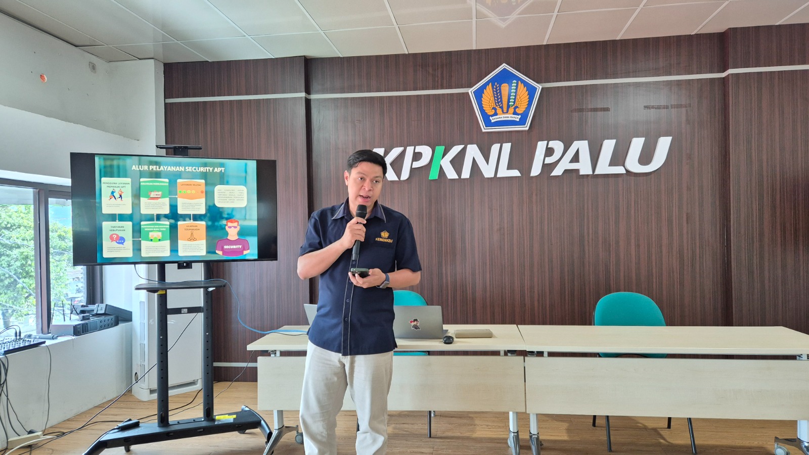 Wujudkan Kesempurnaan Dalam Pelayanan, KPKNL Palu Sosialisasikan Alur Pelayanan dan Deskripsi Pekerjaan Petugas Area Pelayanan Terpadu