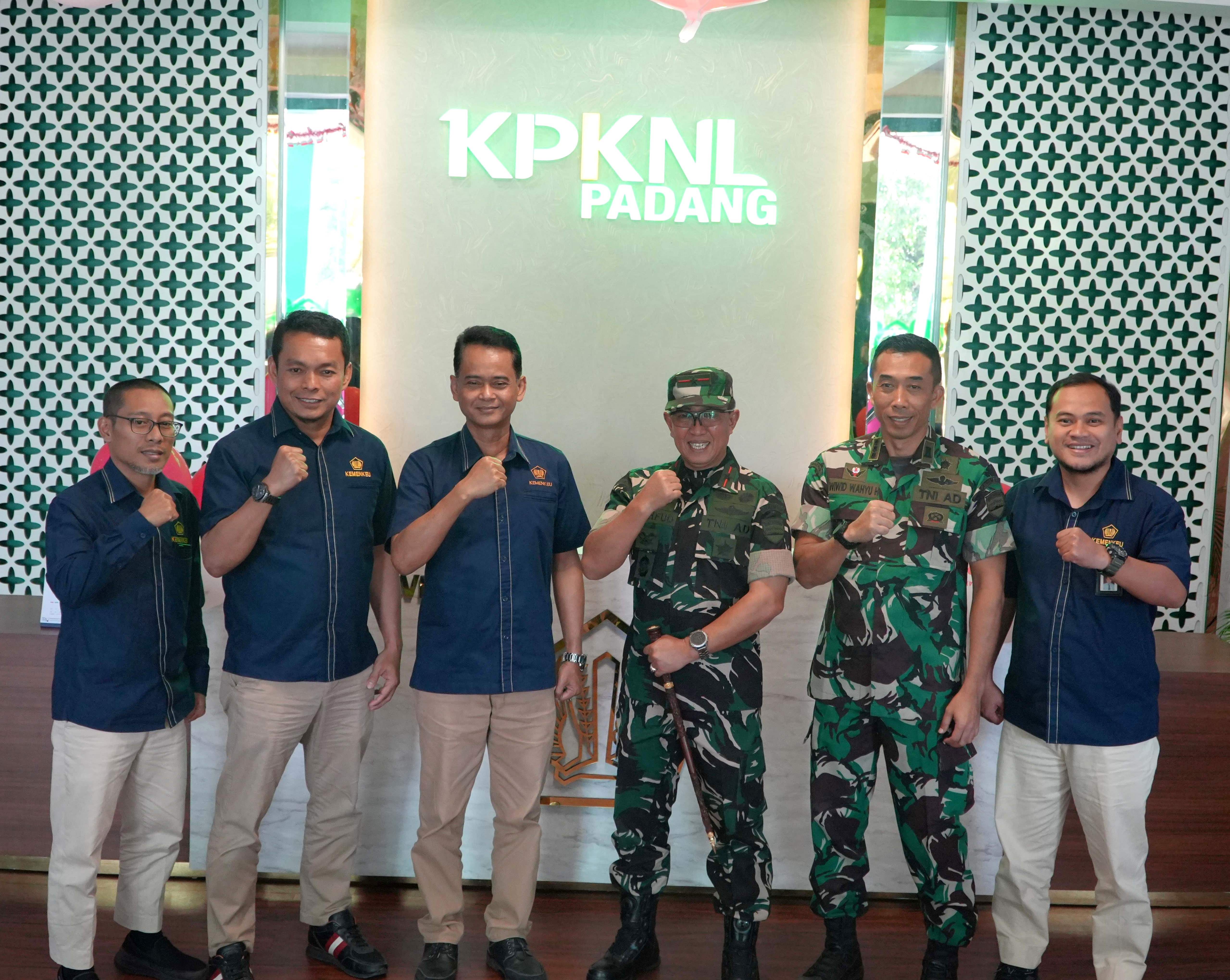 Koordinasi Danrem 032/Wirabraja ke KPKNL Padang