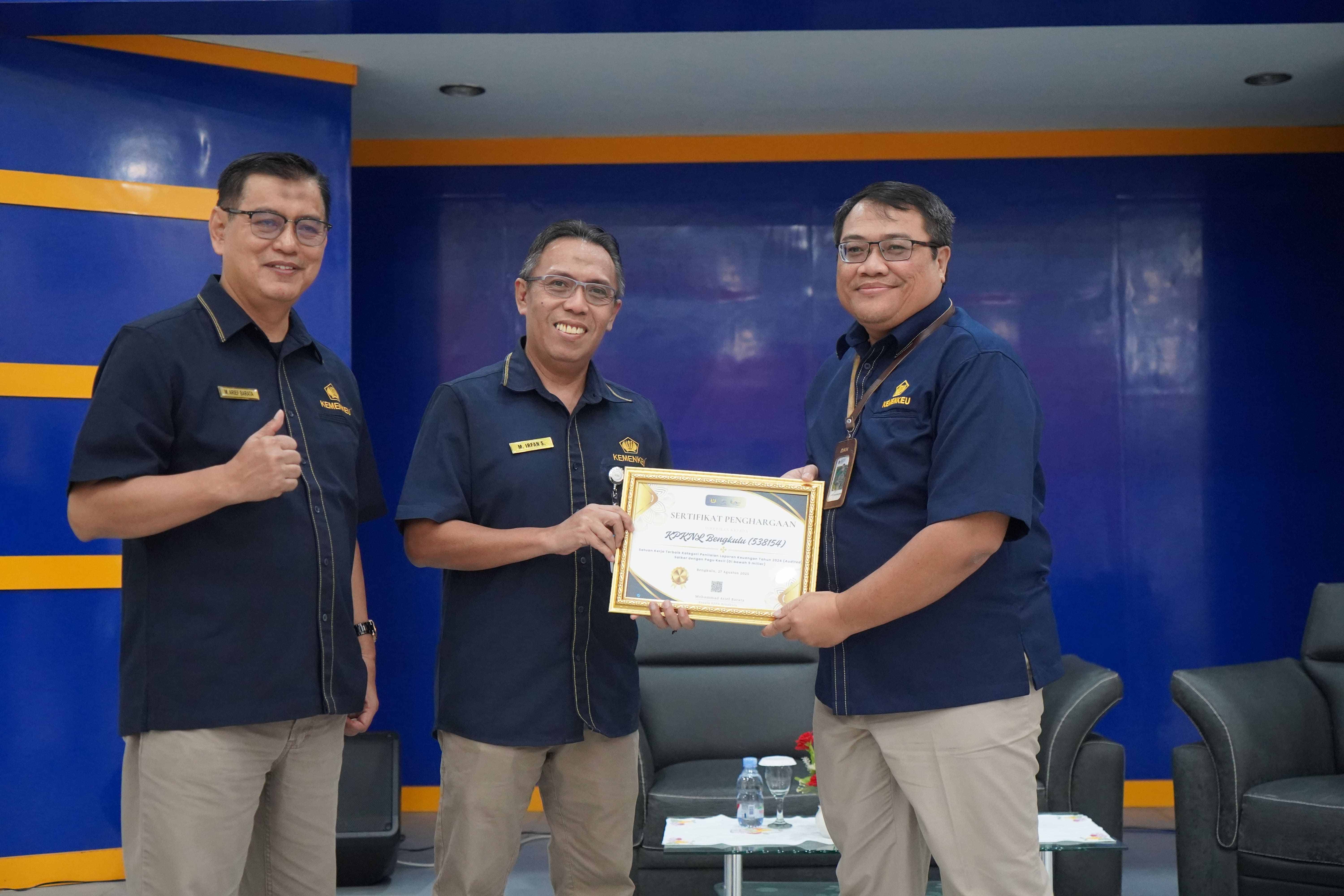 KPKNL Bengkulu Raih Penghargaan dalam Treasury Awards dan Forum Konsultasi Publik 2025
