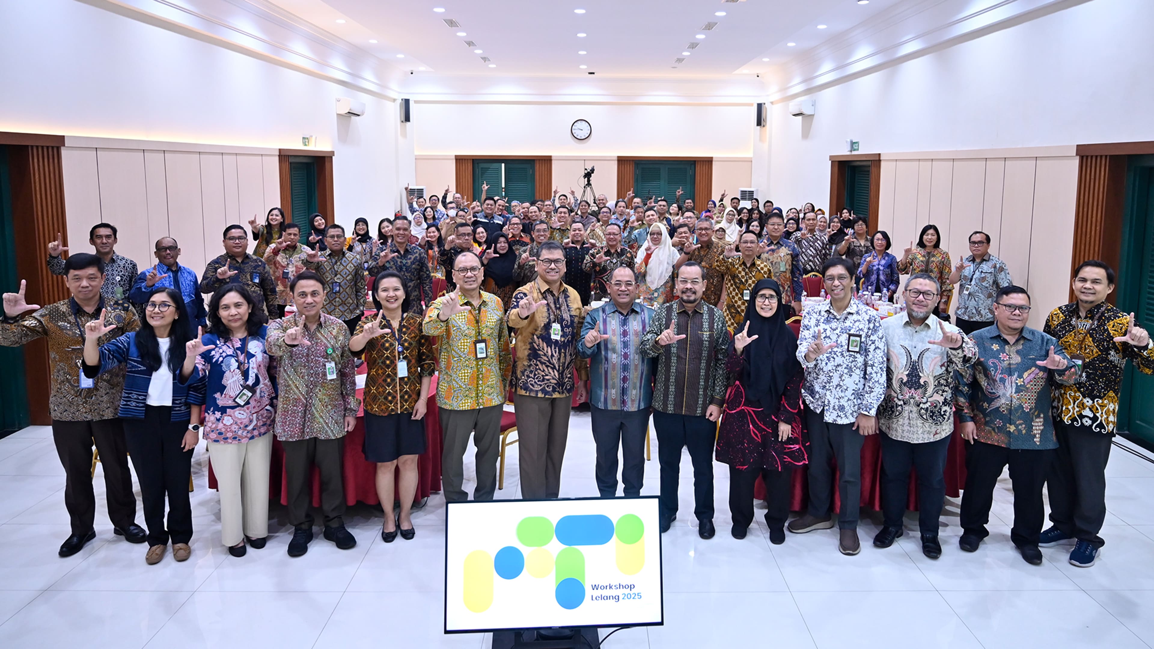 Kantor Wilayah DJKN Jawa Barat Terima Penghargaan Juara I Kantor WIlayah DJKN dengan Performa Lelang Terbaik Kategori I